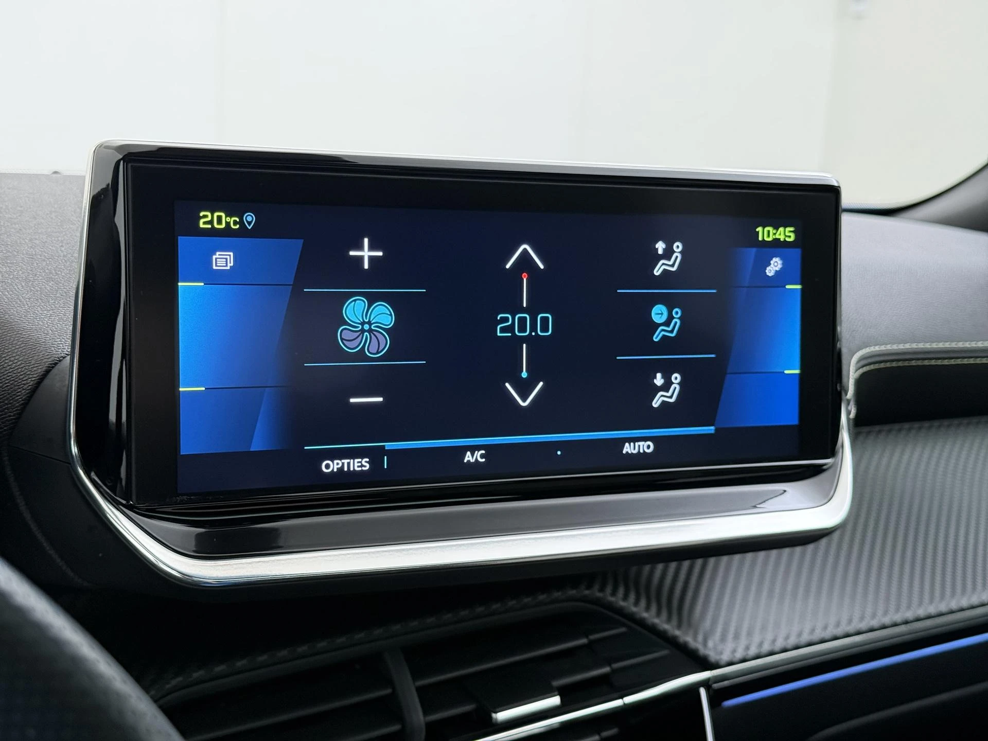 Peugeot-e-2008-image-27