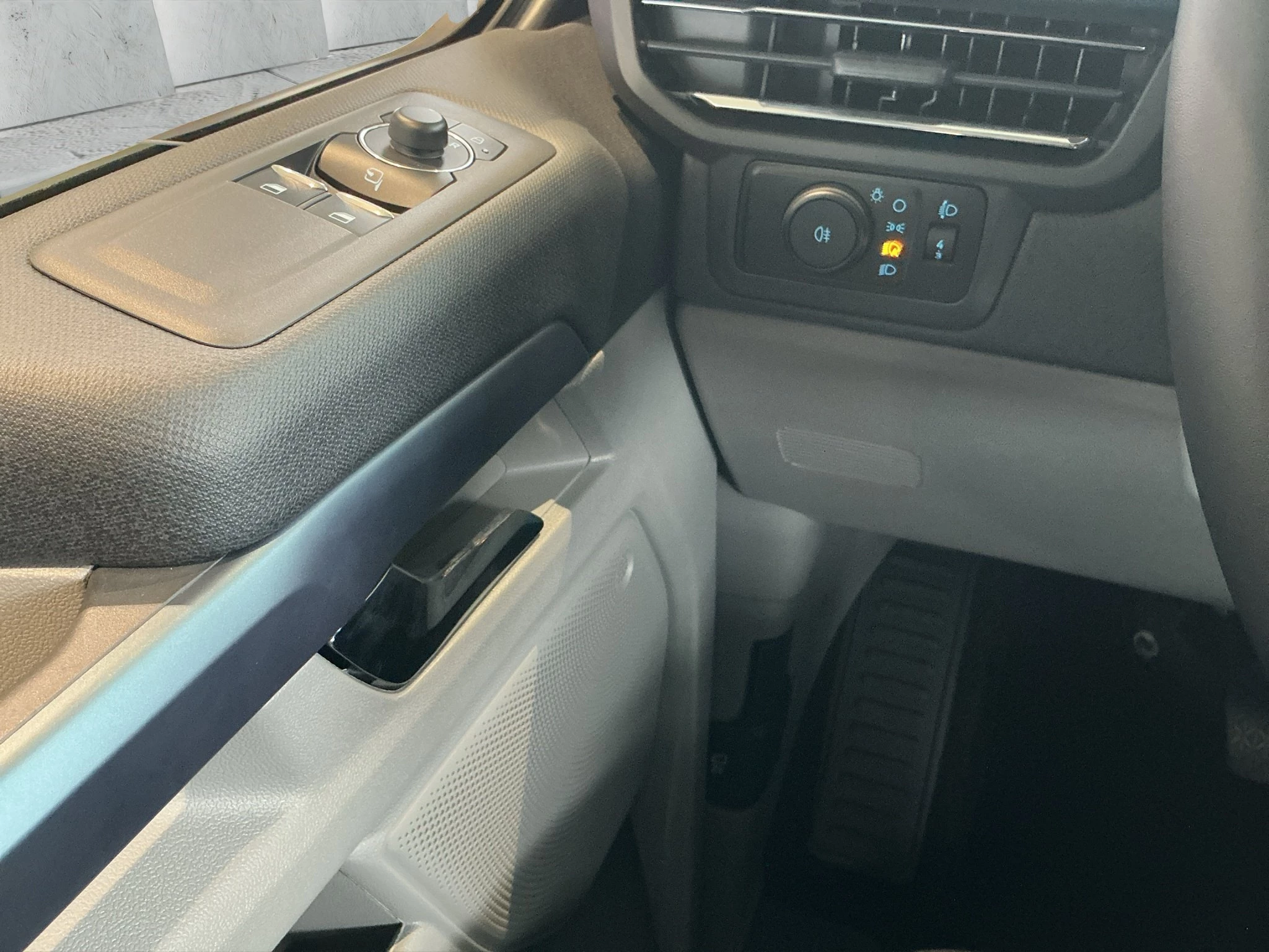 Ford-Nugget-image-16