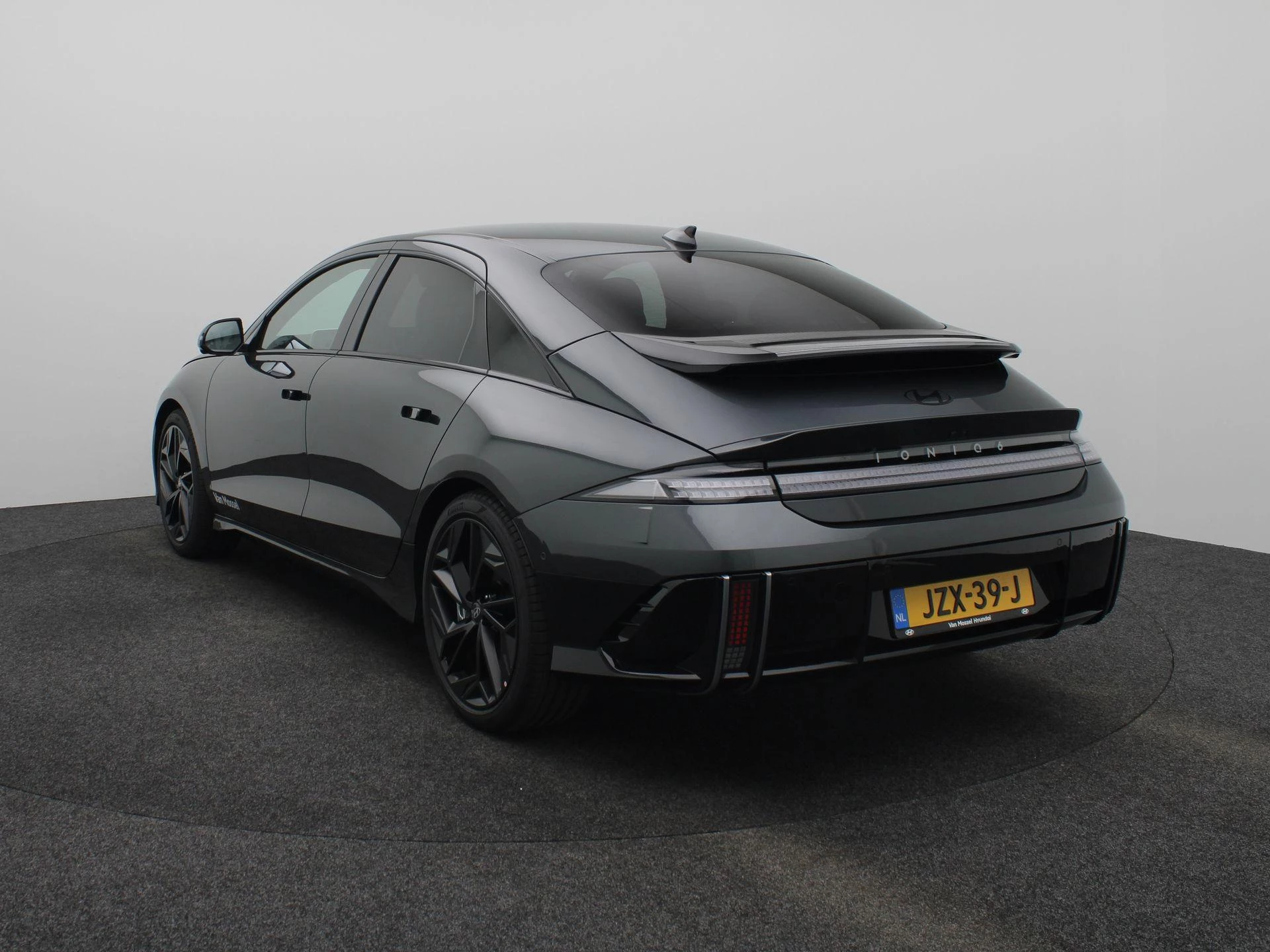 Hyundai-IONIQ 6-image-2