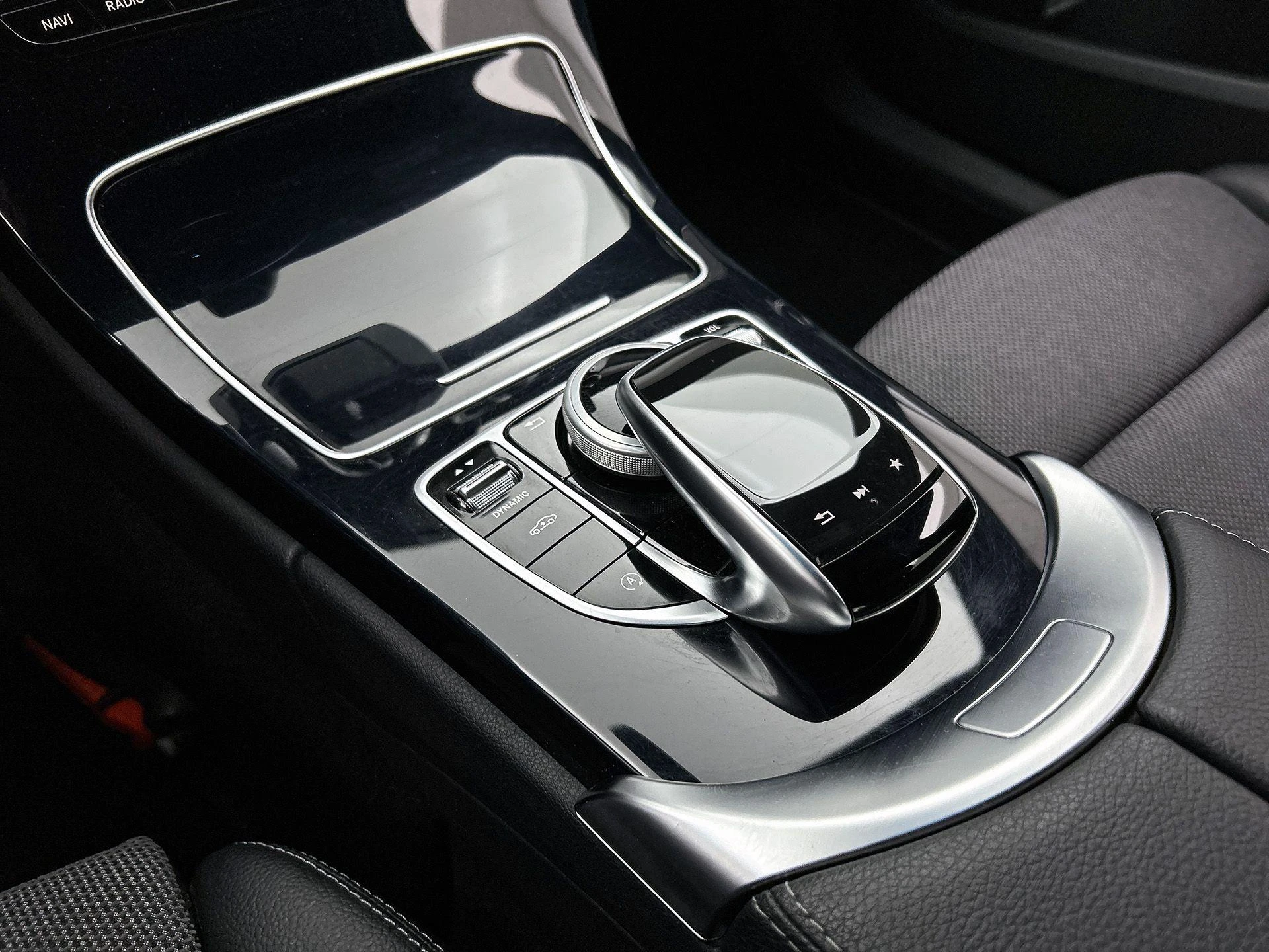 Mercedes-Benz-C-Klasse-image-31