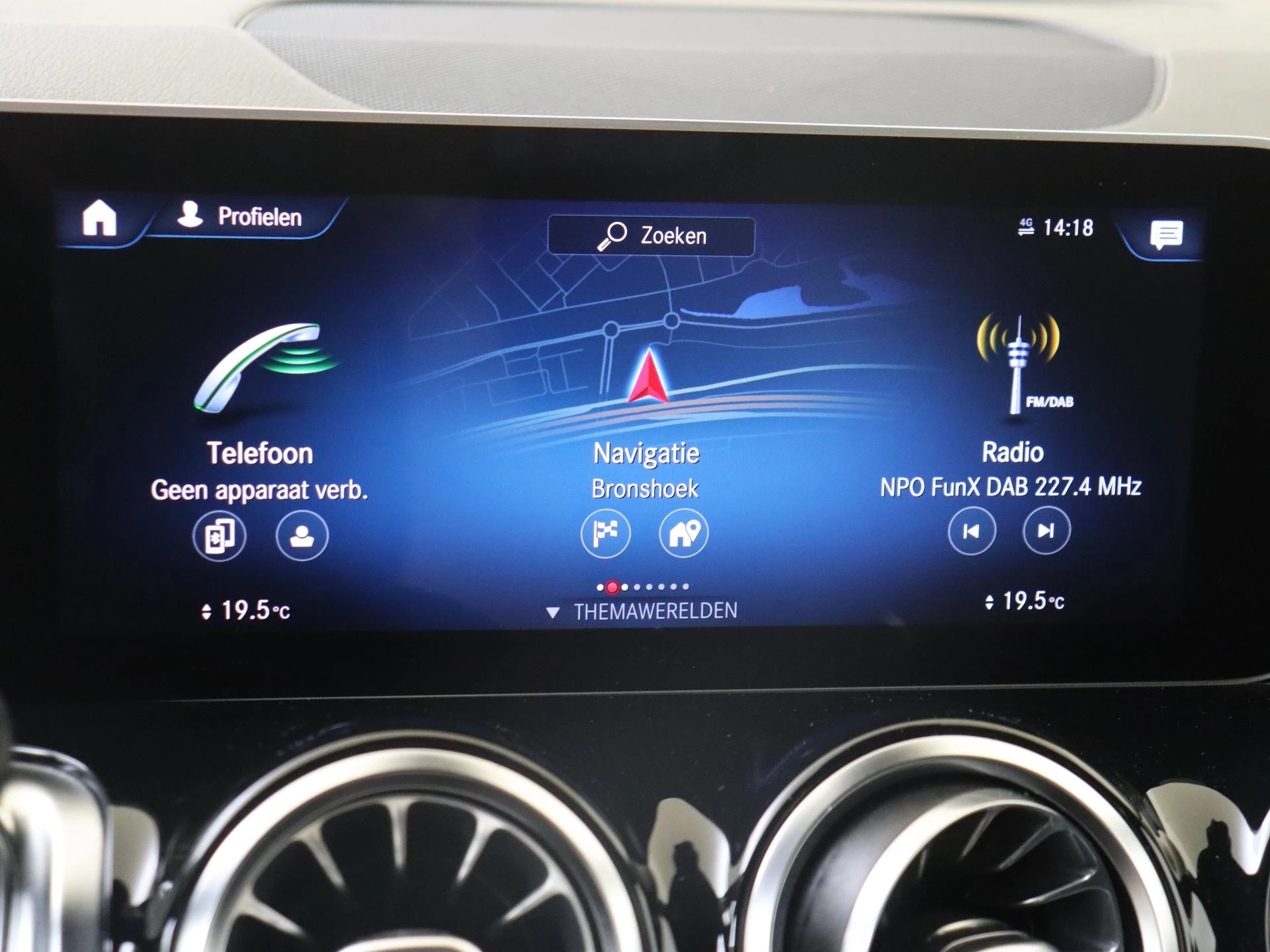 Mercedes-Benz-GLB-image-15