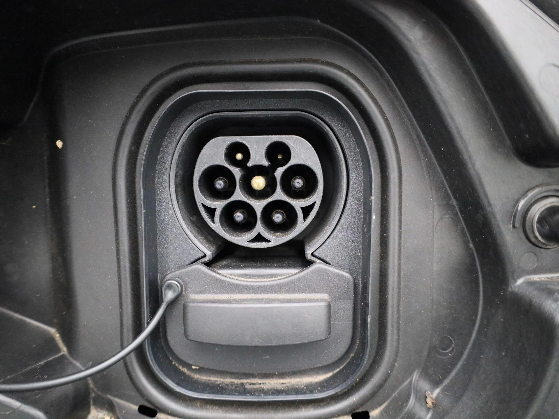 Peugeot-e-208-image-12