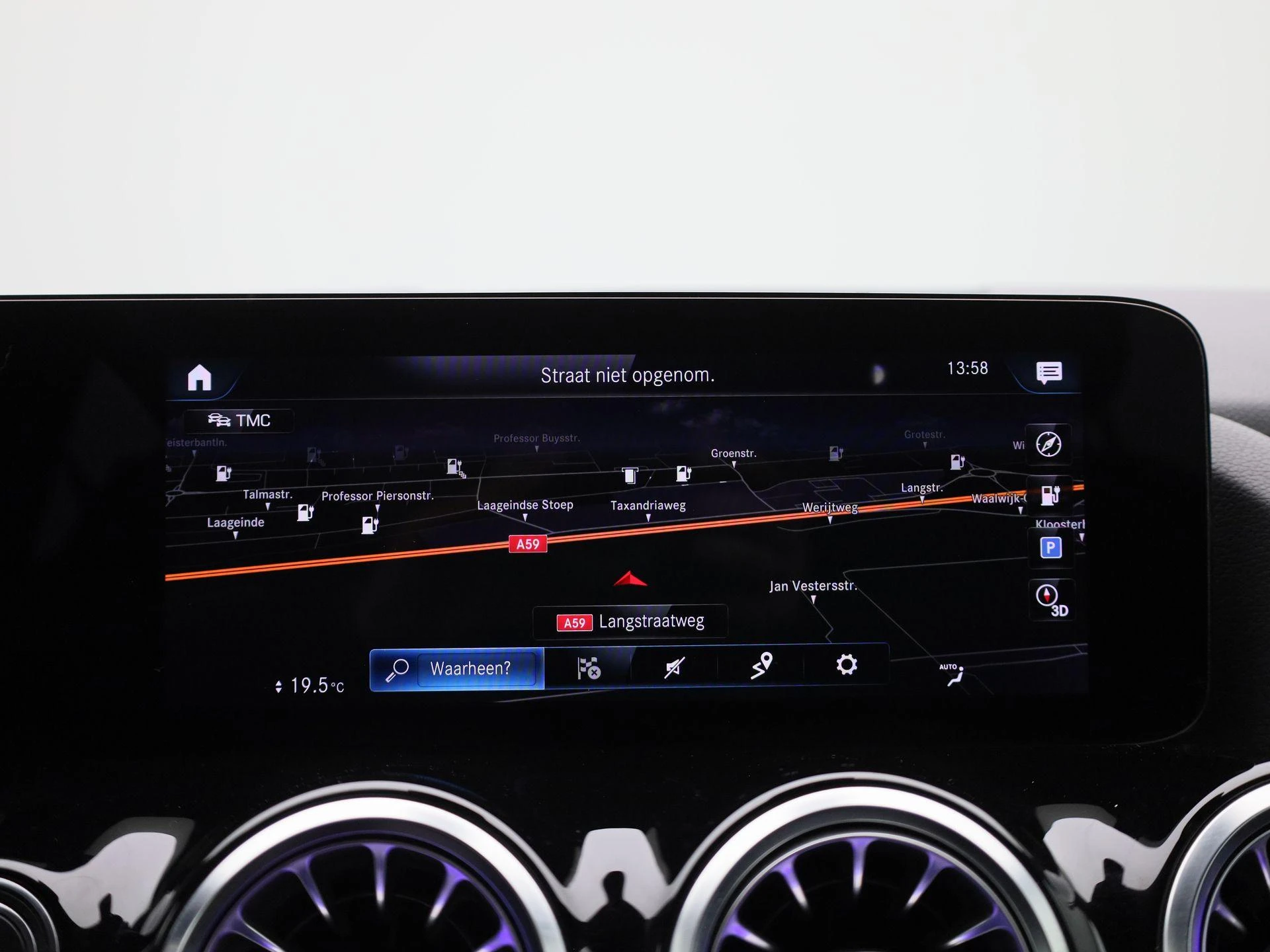 Mercedes-Benz-EQA-image-16