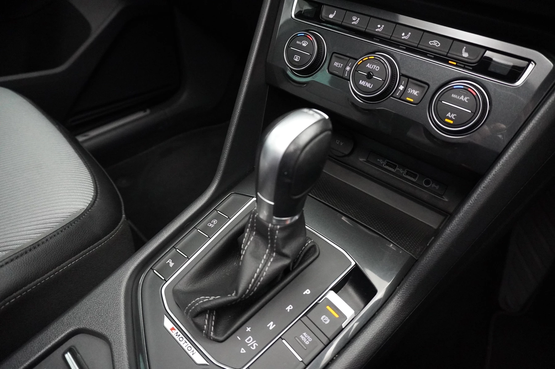Volkswagen-Tiguan-image-38