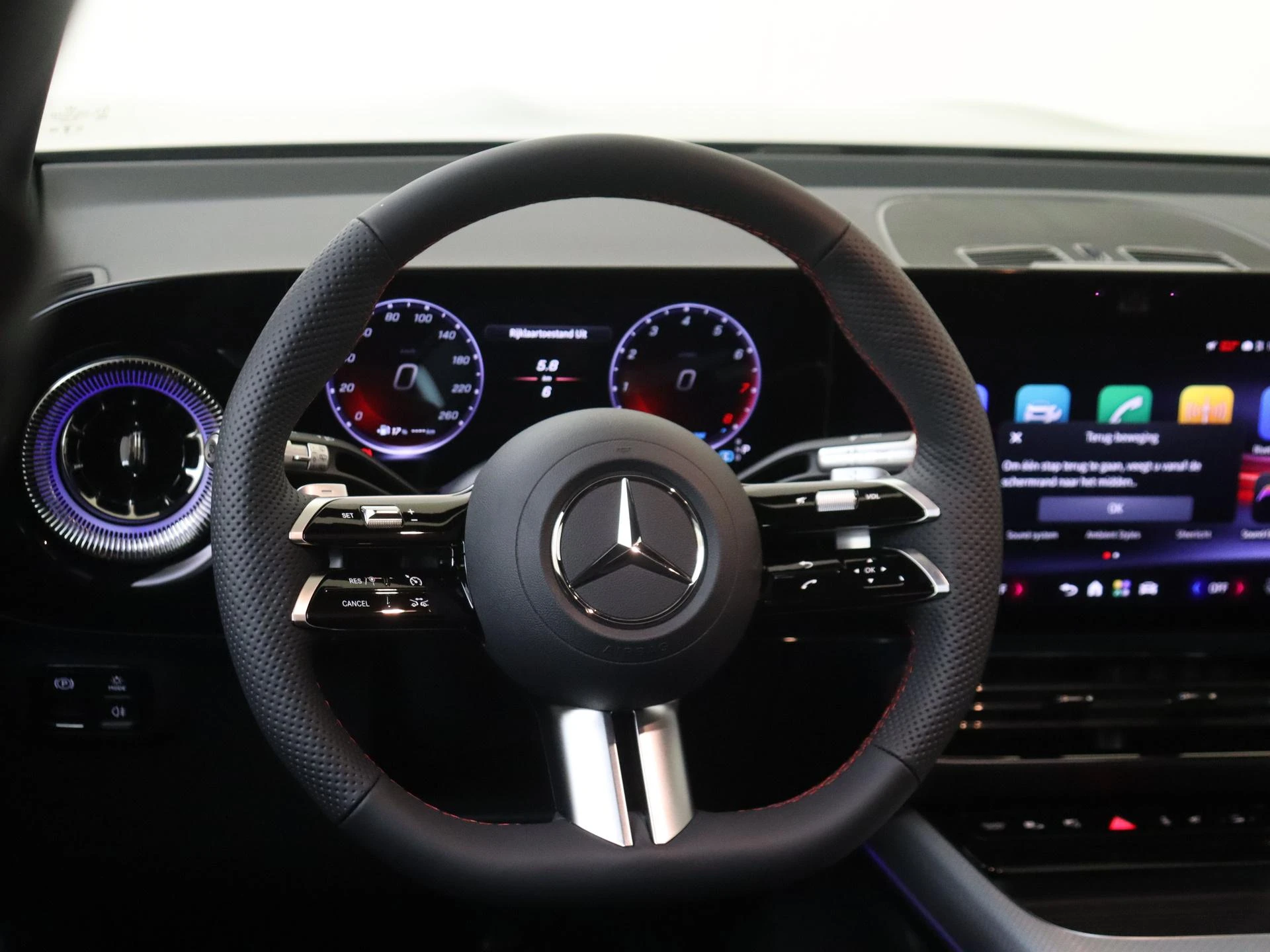 Mercedes-Benz-GLB-image-9
