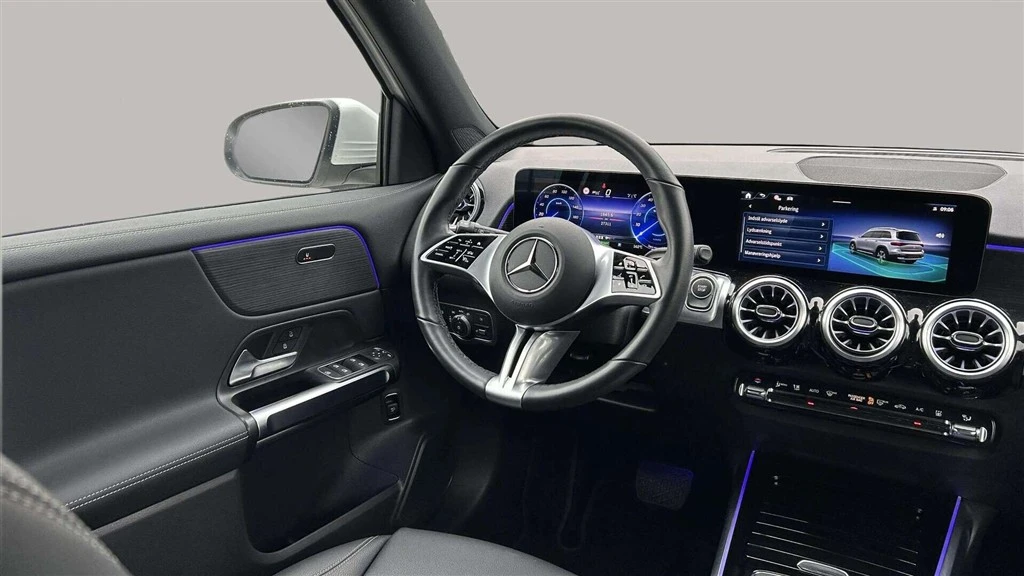 Mercedes-Benz-EQB-image-13