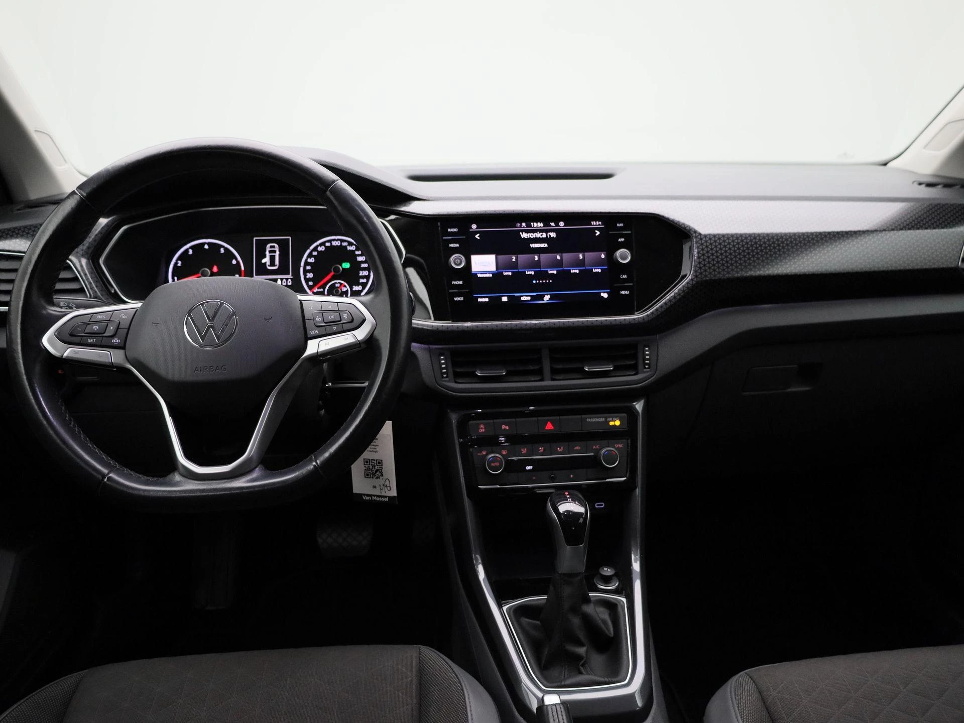Volkswagen-T-Cross-image-6