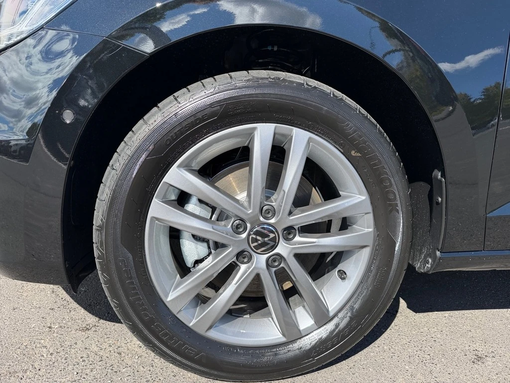 Volkswagen-Touran-image-2