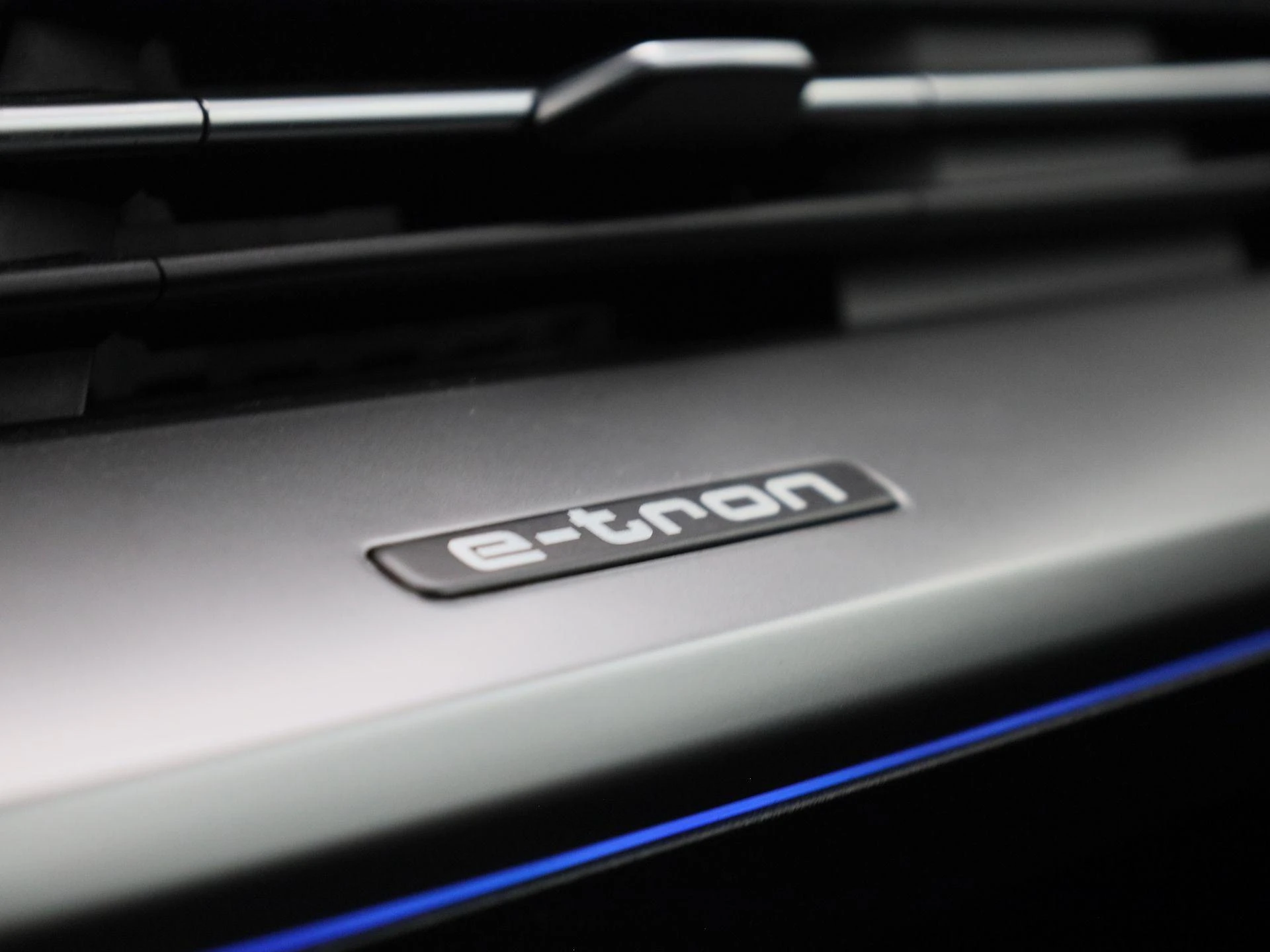 Audi-Q4 e-tron-image-24