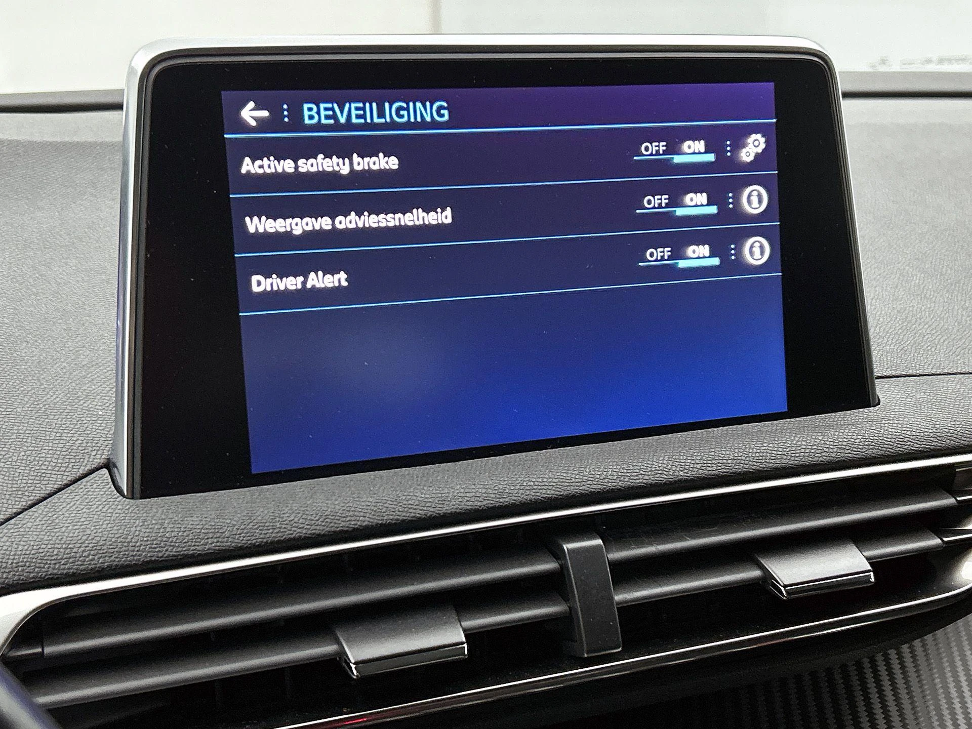 Peugeot-5008-image-9