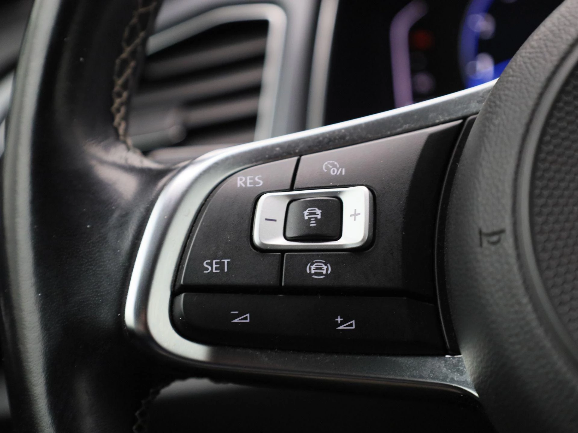 Volkswagen-T-Roc-image-21