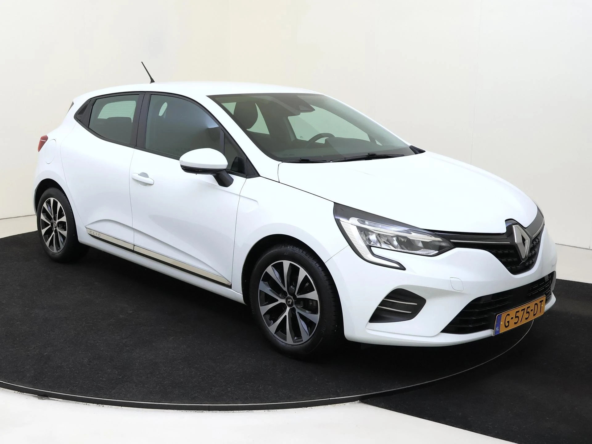 Renault-Clio-image-1