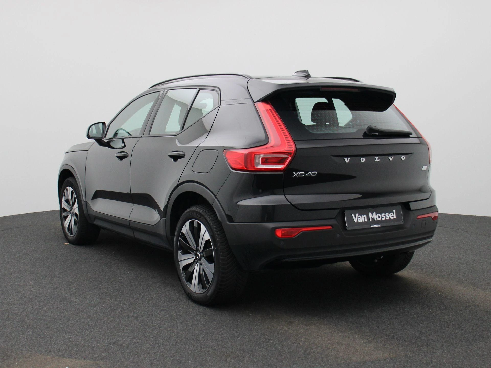 Volvo-XC40-image-1