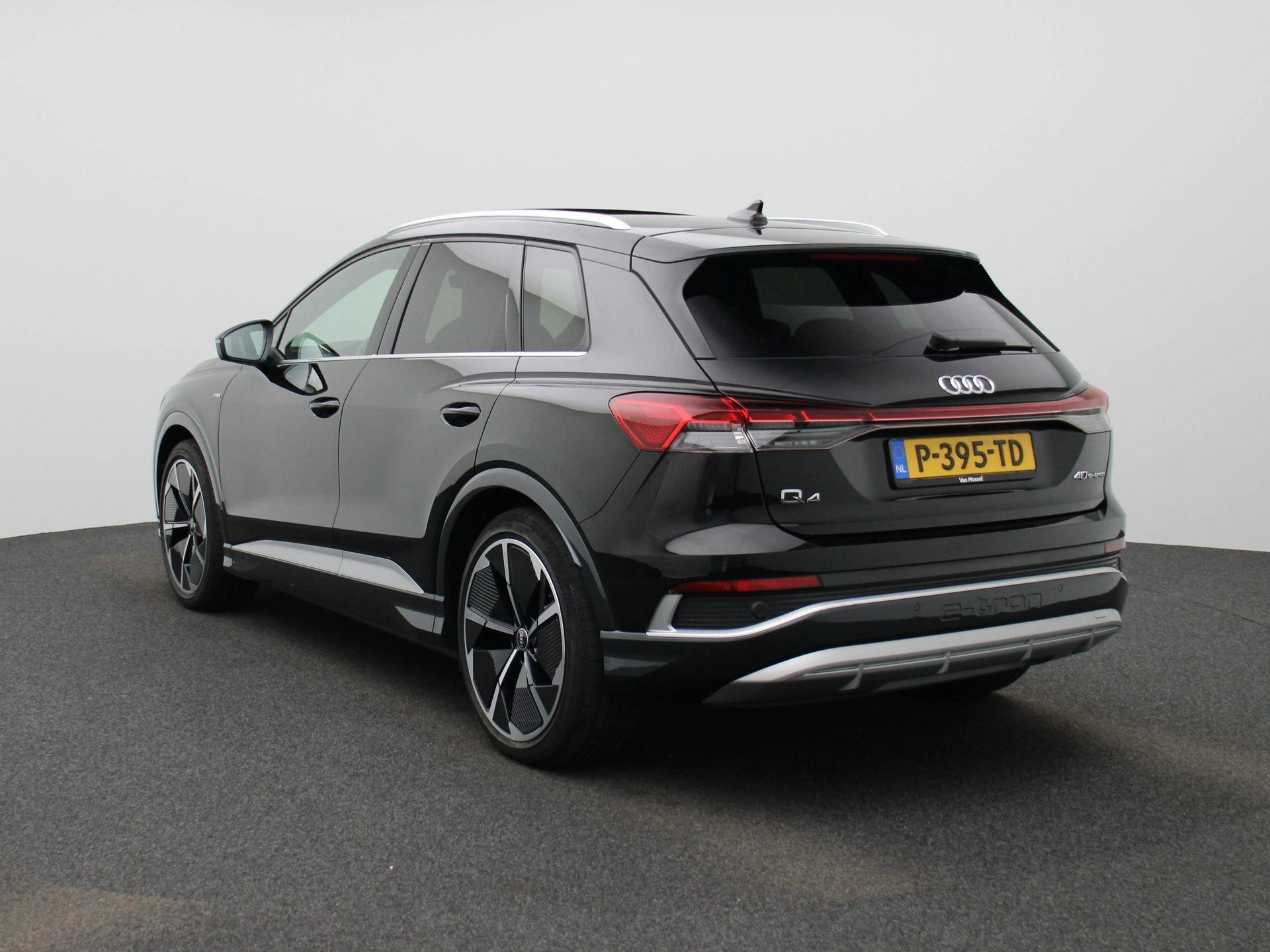 Audi-Q4 e-tron-image-1