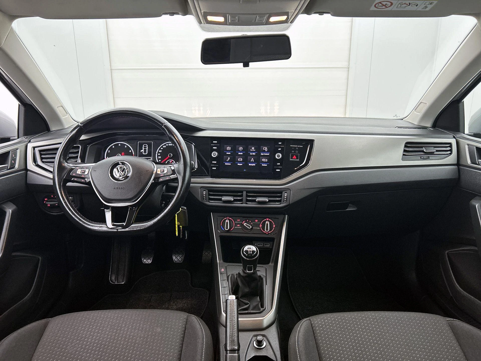 Volkswagen-Polo-image-17