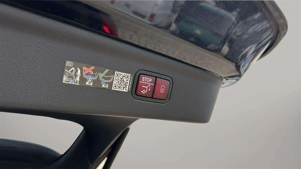 Mercedes-Benz-EQE-image-25