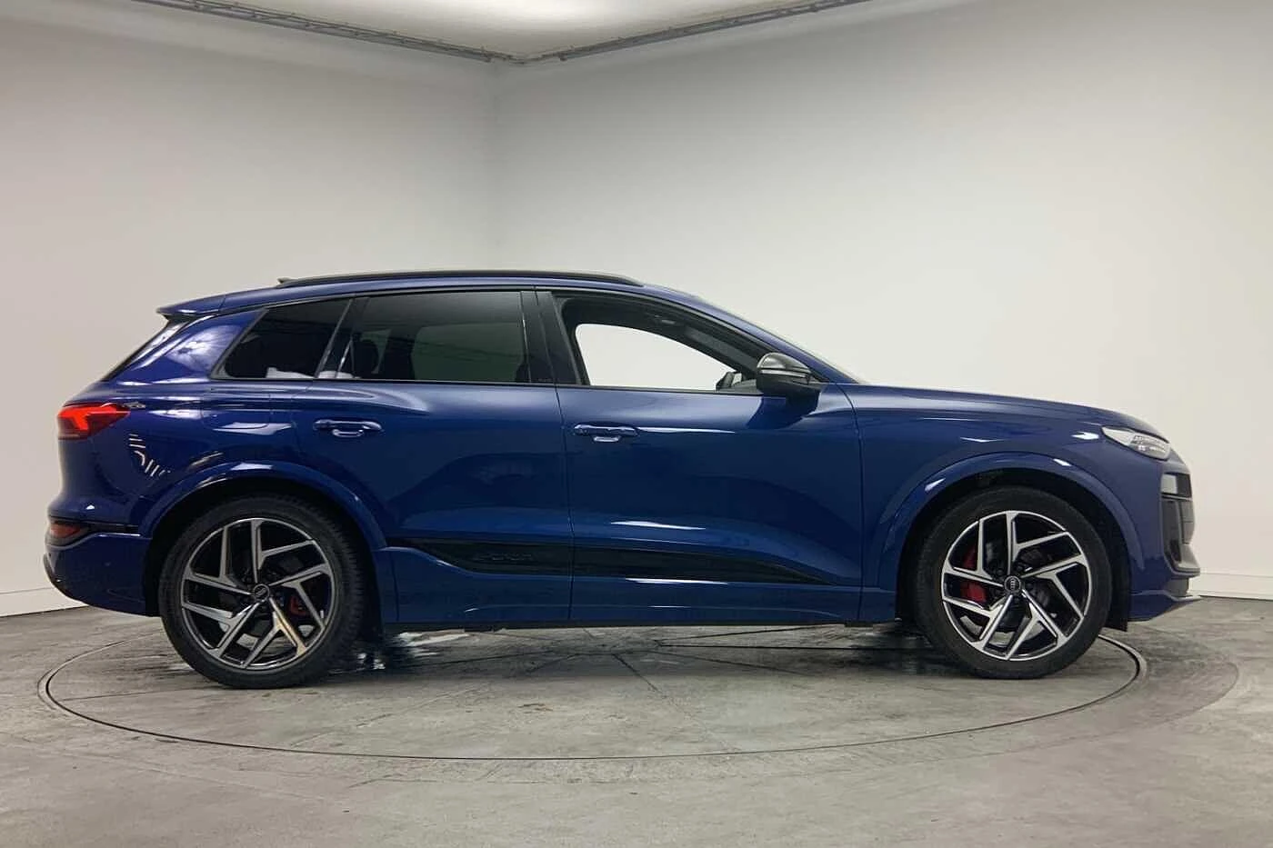 Audi-Q6 e-tron-image-3