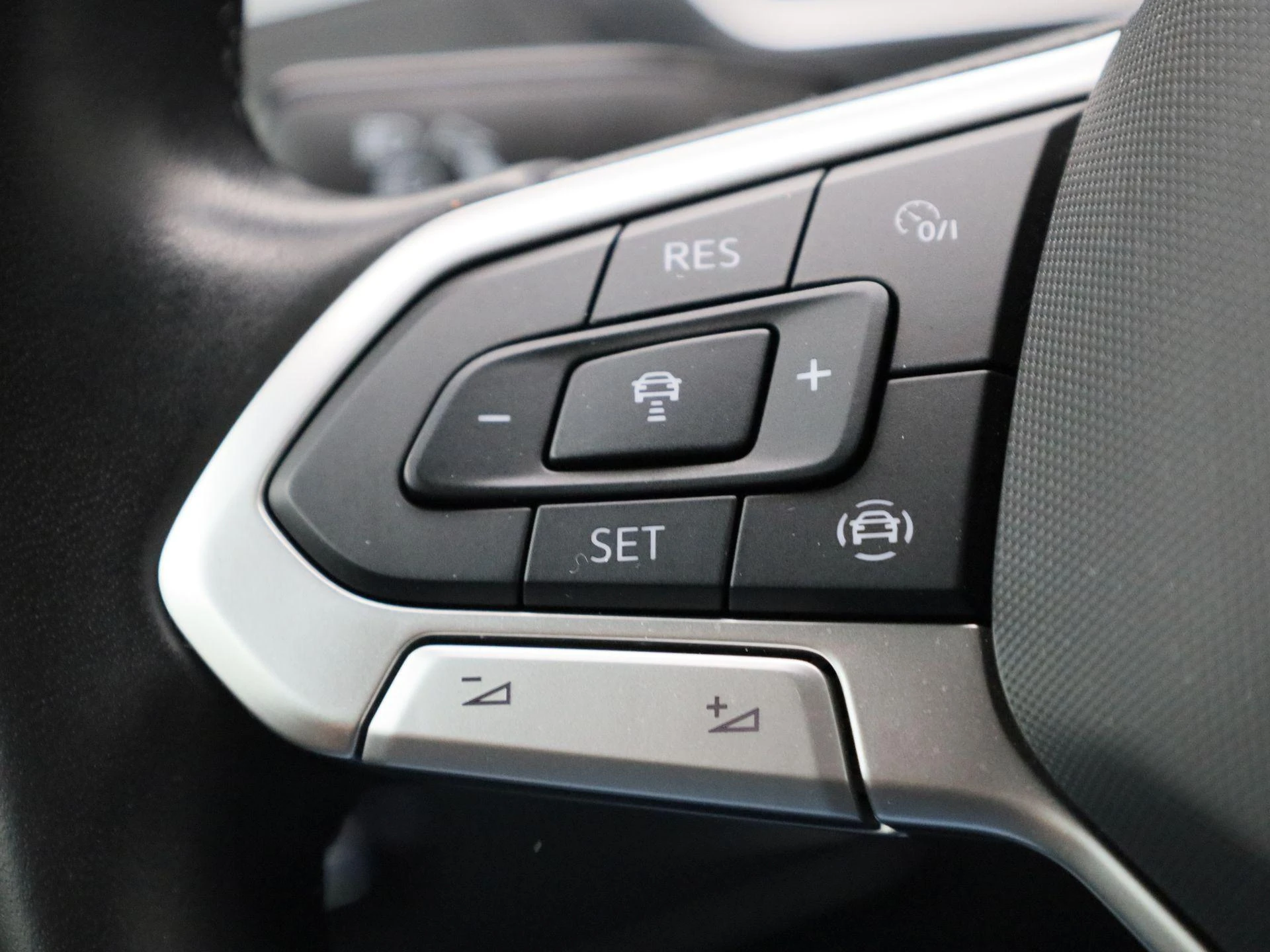 Volkswagen-Tiguan-image-21