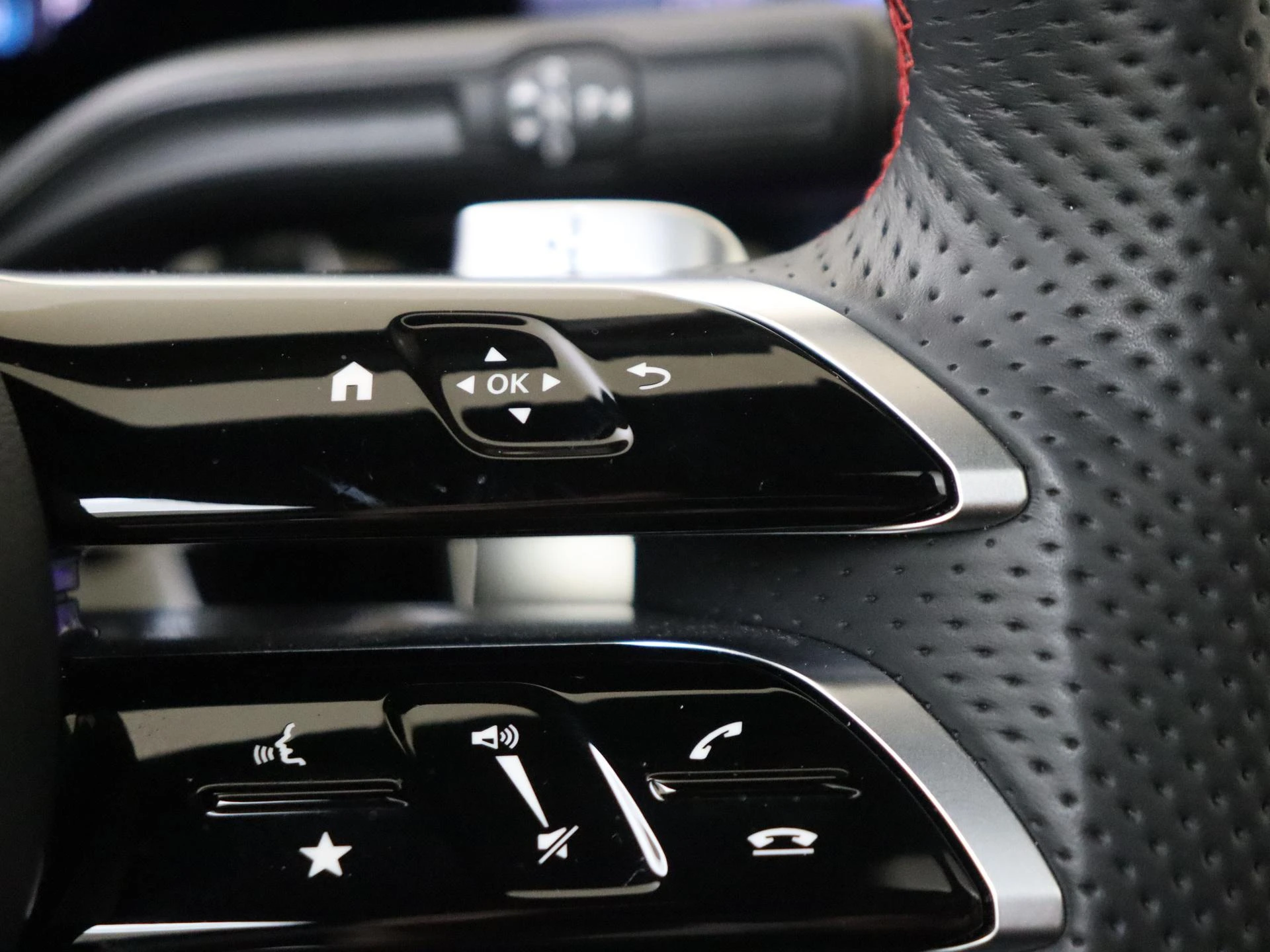 Mercedes-Benz-GLA-image-13