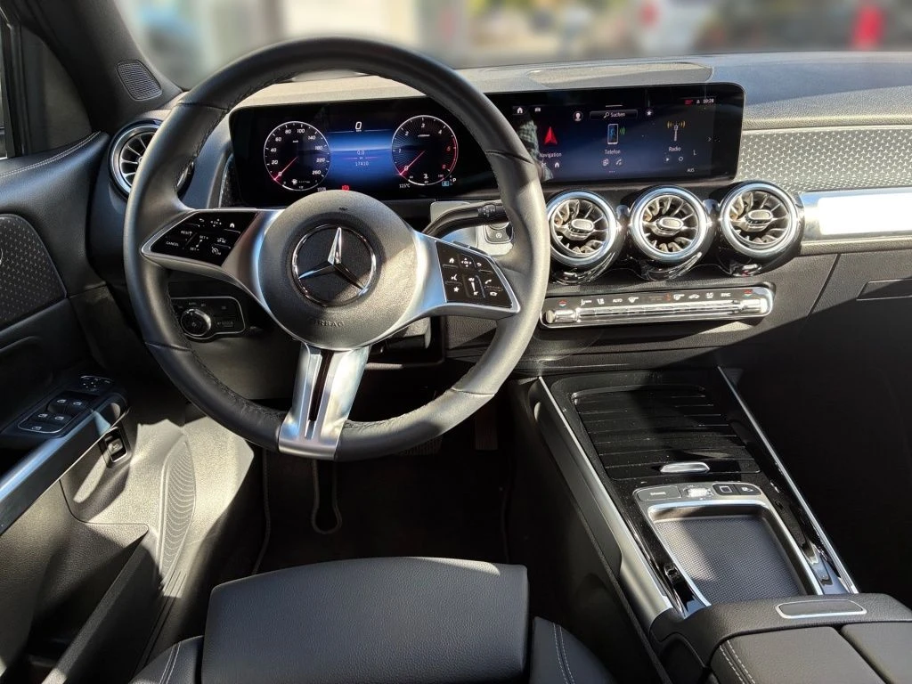 Mercedes-Benz-GLB 200 d-image-10