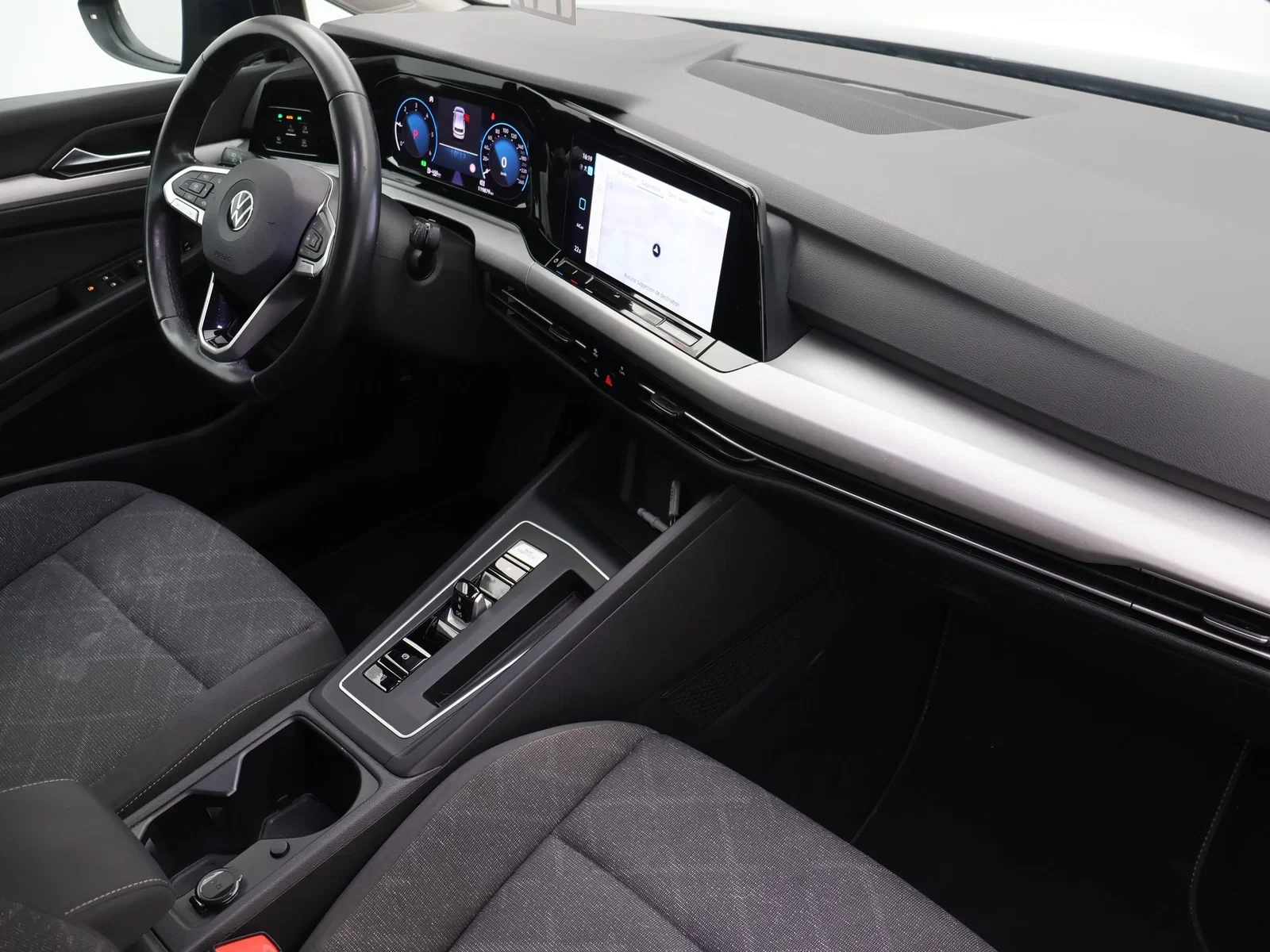 Volkswagen-Golf-image-2