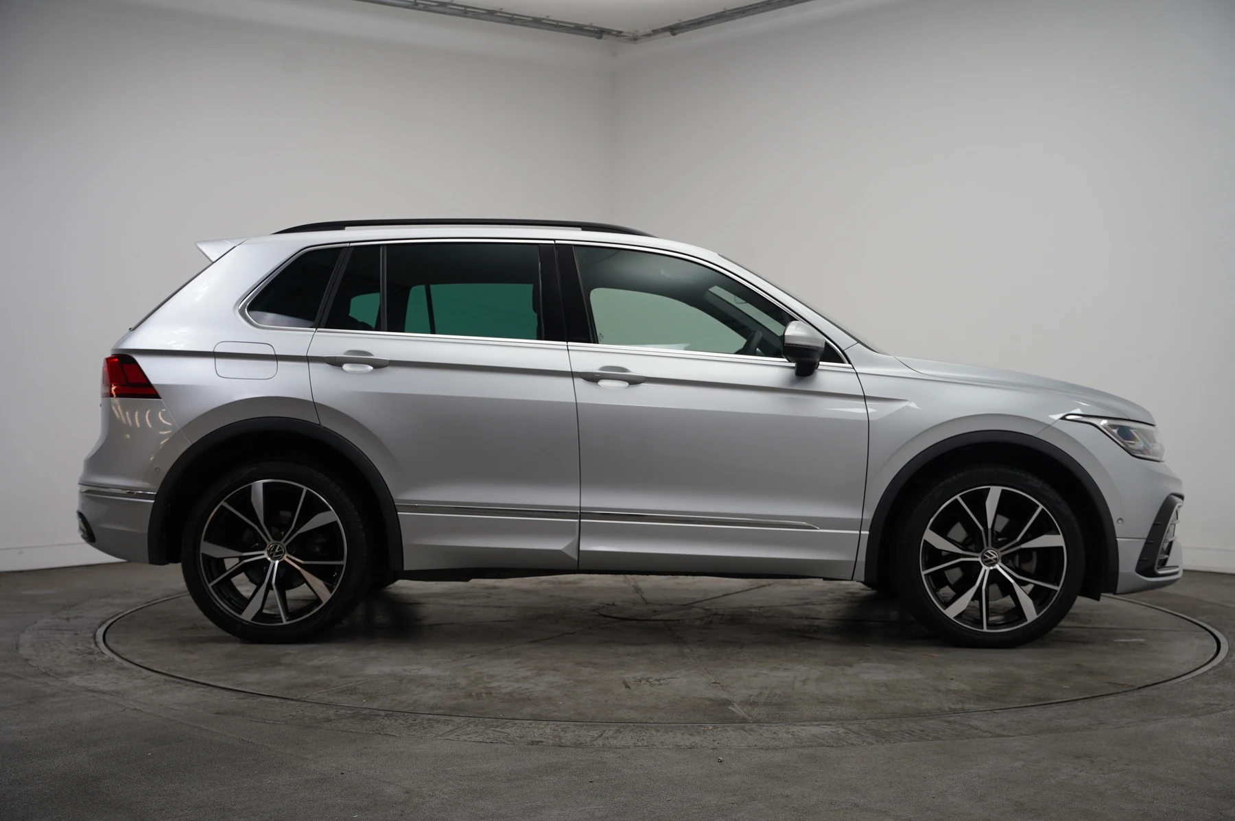 Volkswagen-Tiguan-image-3