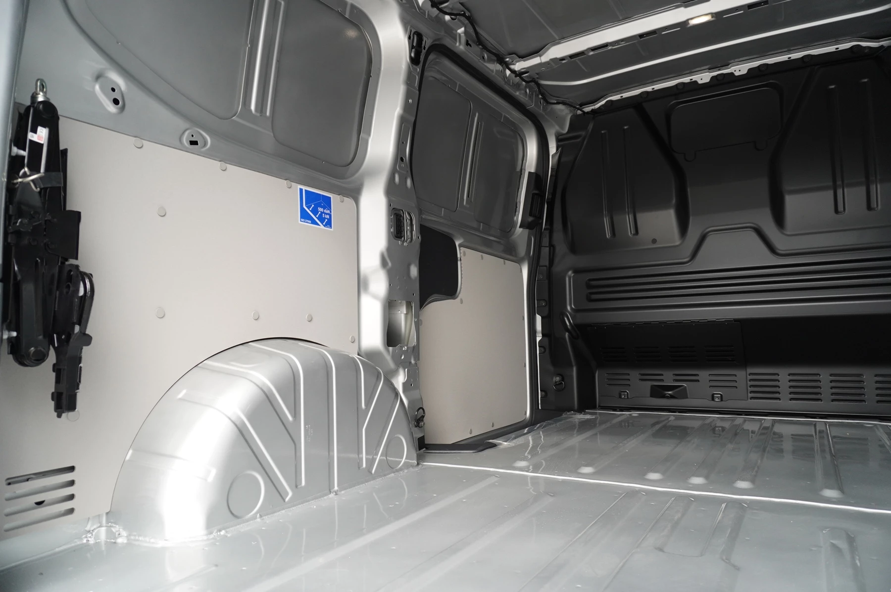 Volkswagen-Transporter-image-9