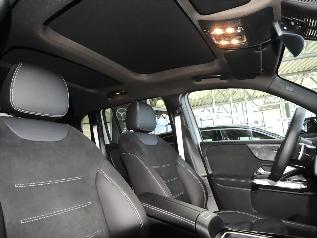Mercedes-Benz-GLB 200-image-13
