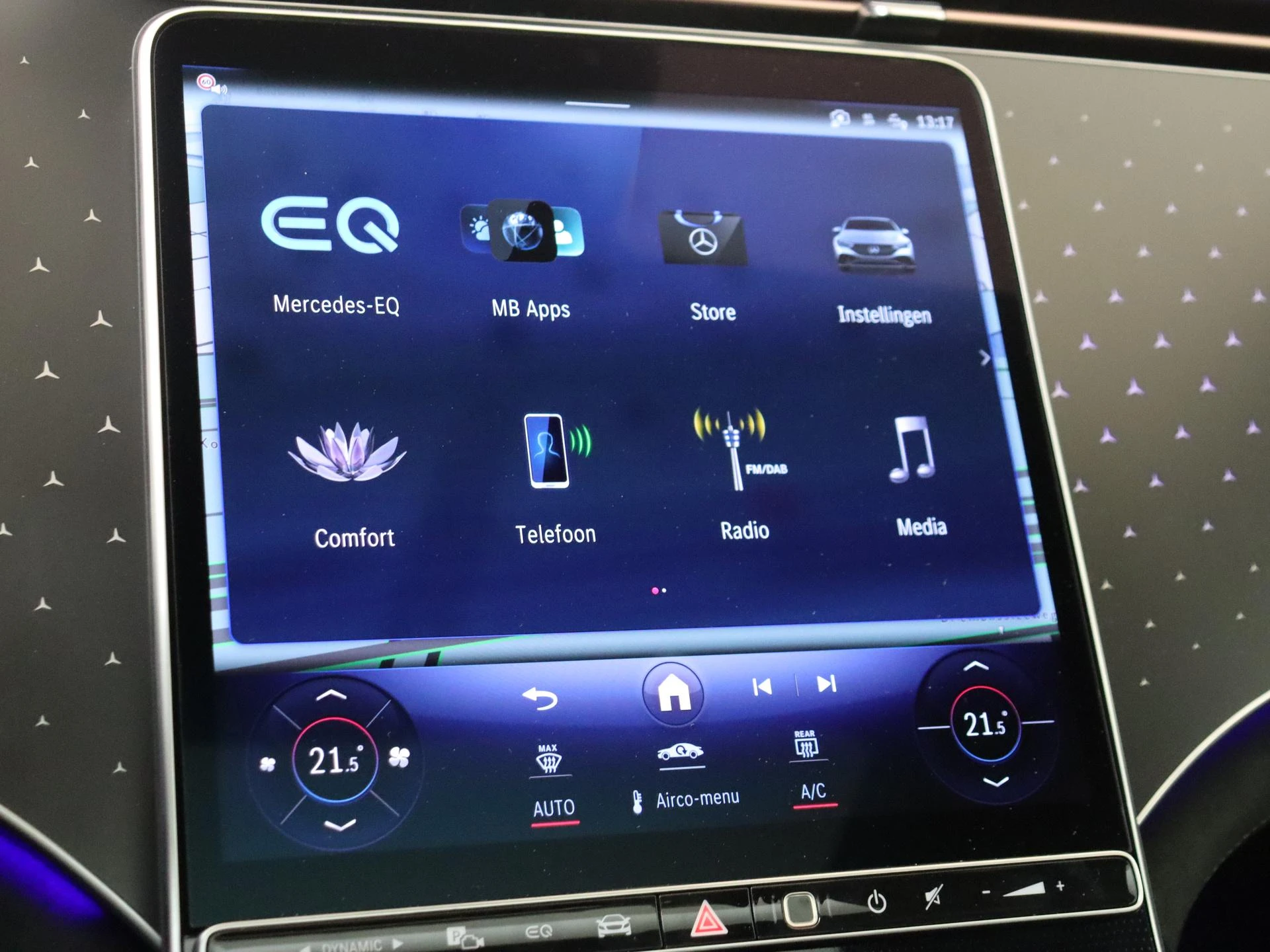 Mercedes-Benz-EQE-image-15