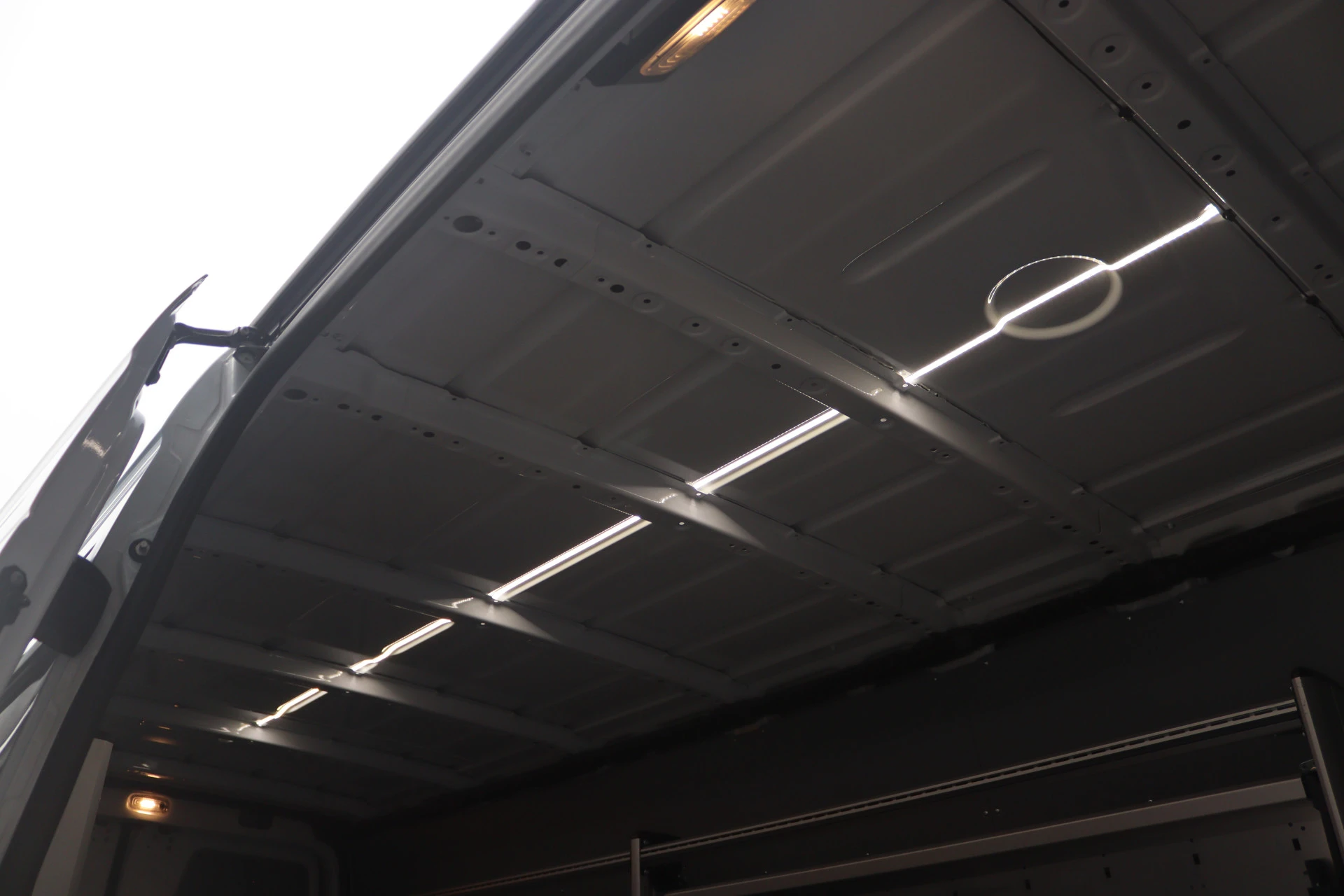 Mercedes-Benz-eSprinter-image-9