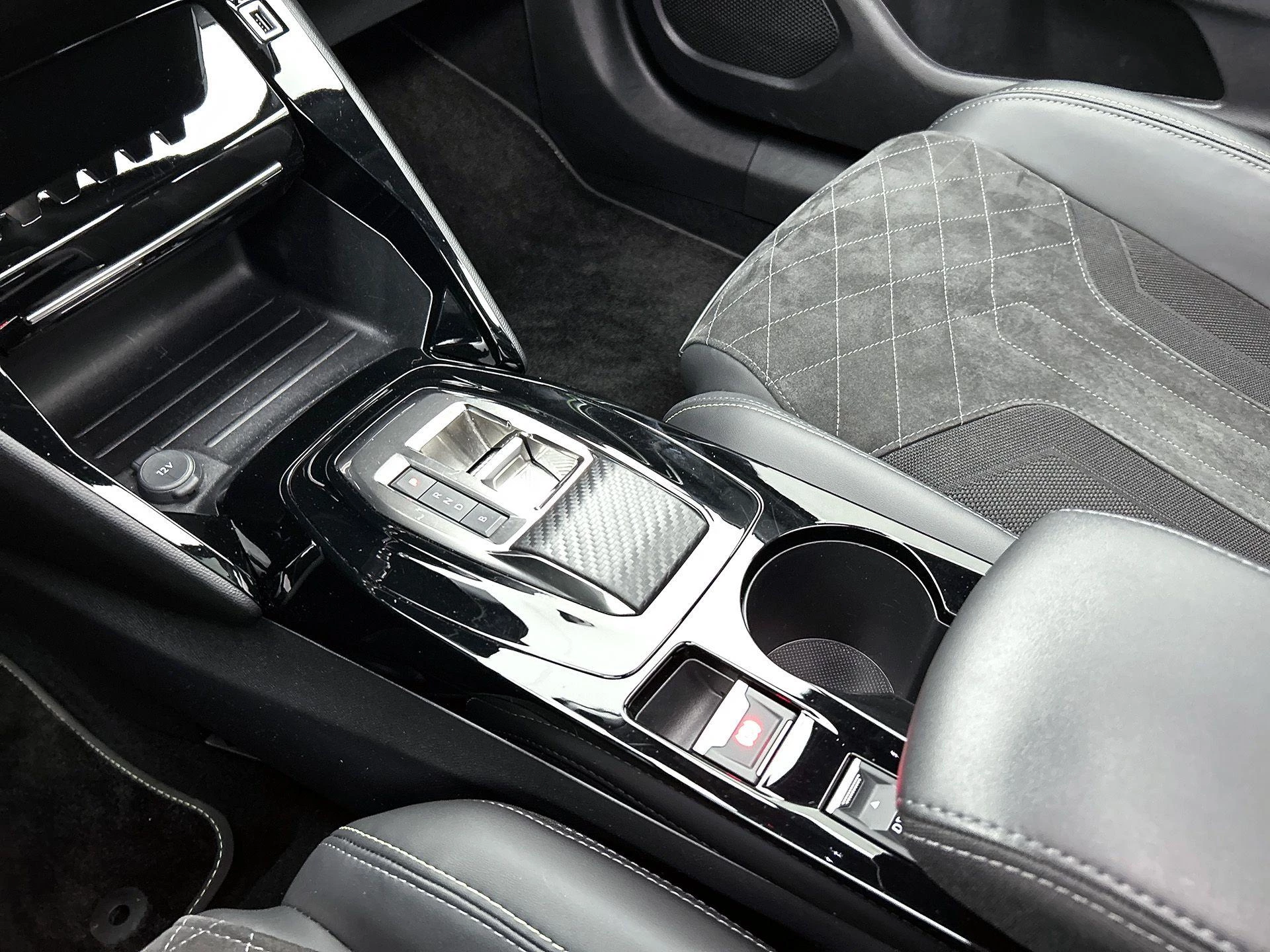 Peugeot-e-2008-image-38