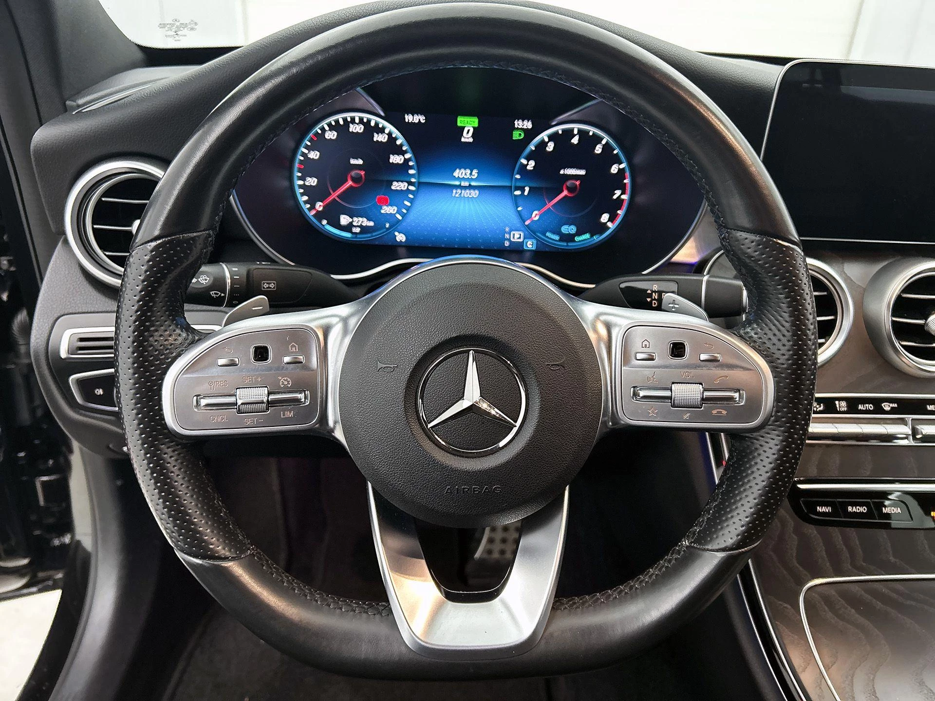 Mercedes-Benz-C-Klasse-image-23