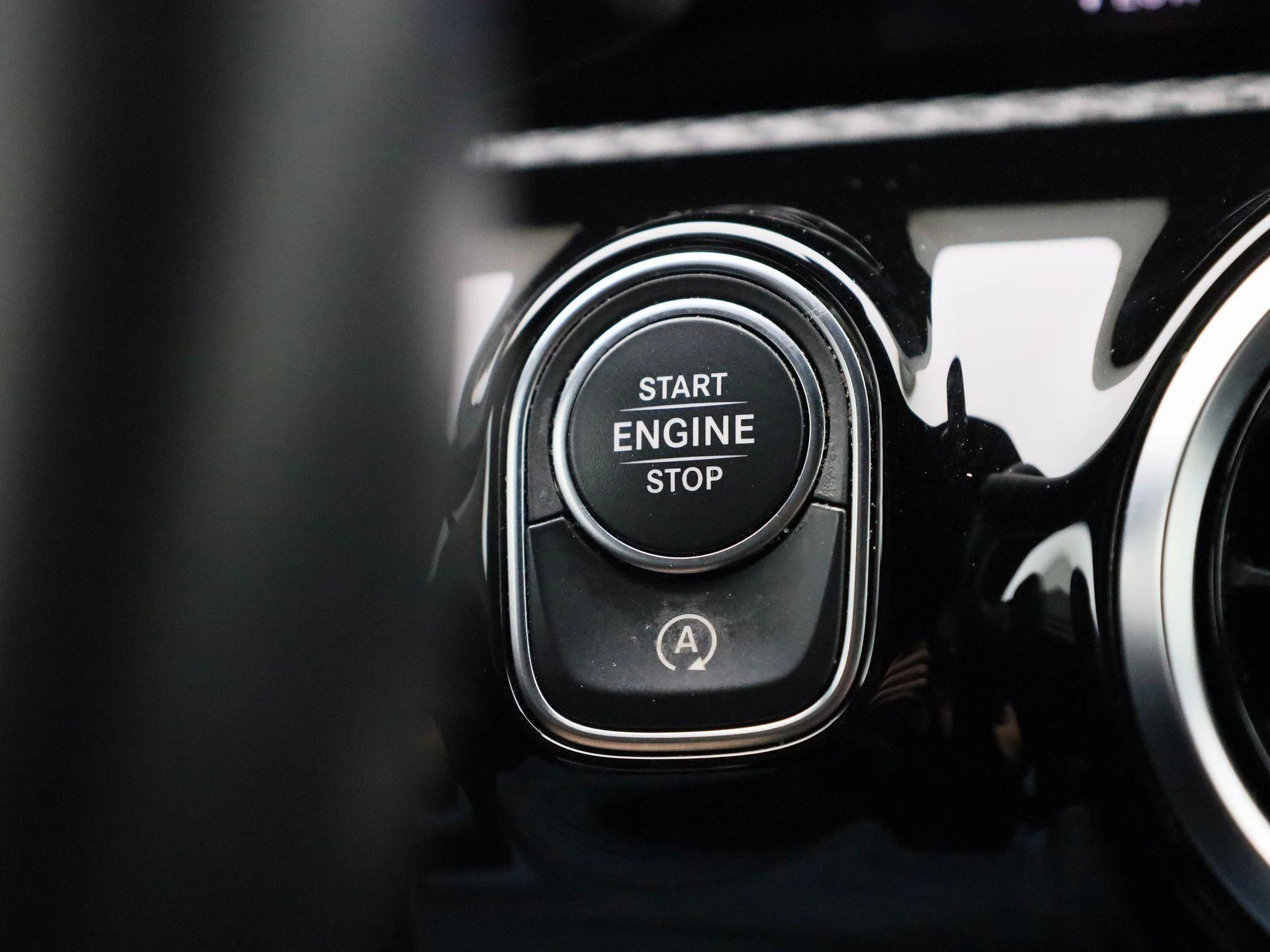 Mercedes-Benz-CLA-image-25