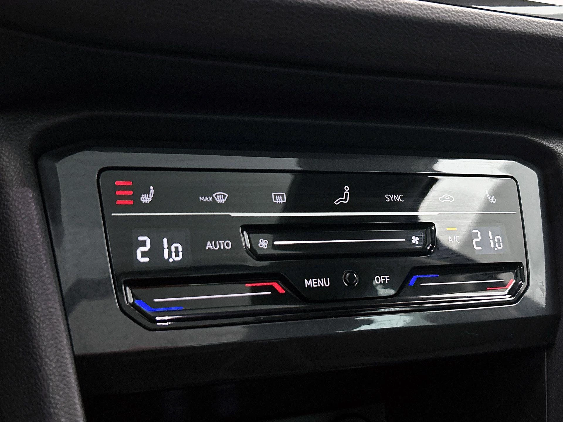 Volkswagen-Tiguan-image-16