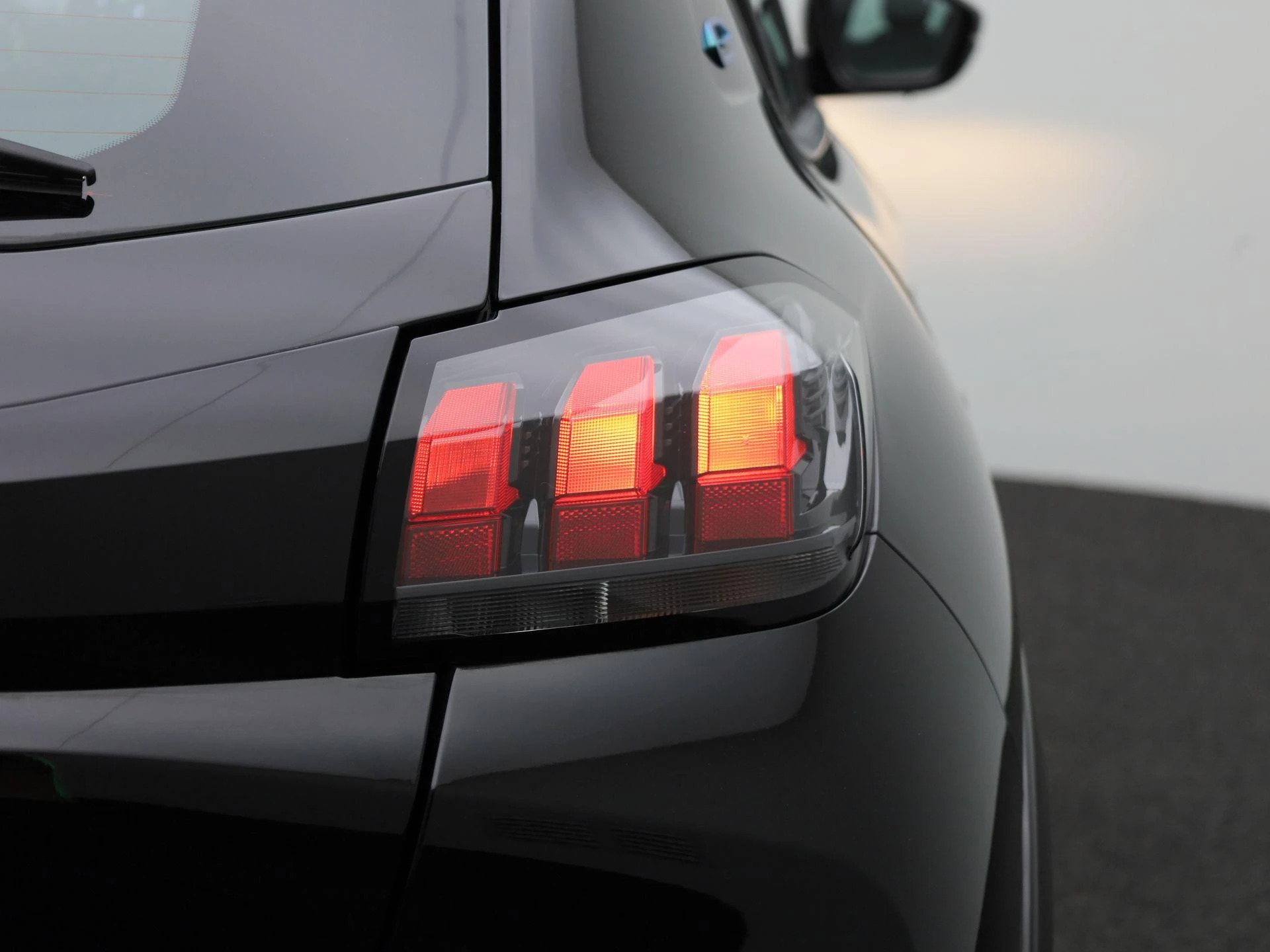 Peugeot-e-208-image-34