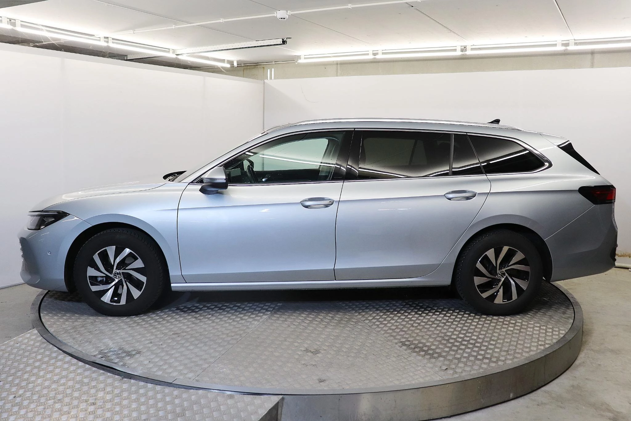 Volkswagen-Passat-image-2