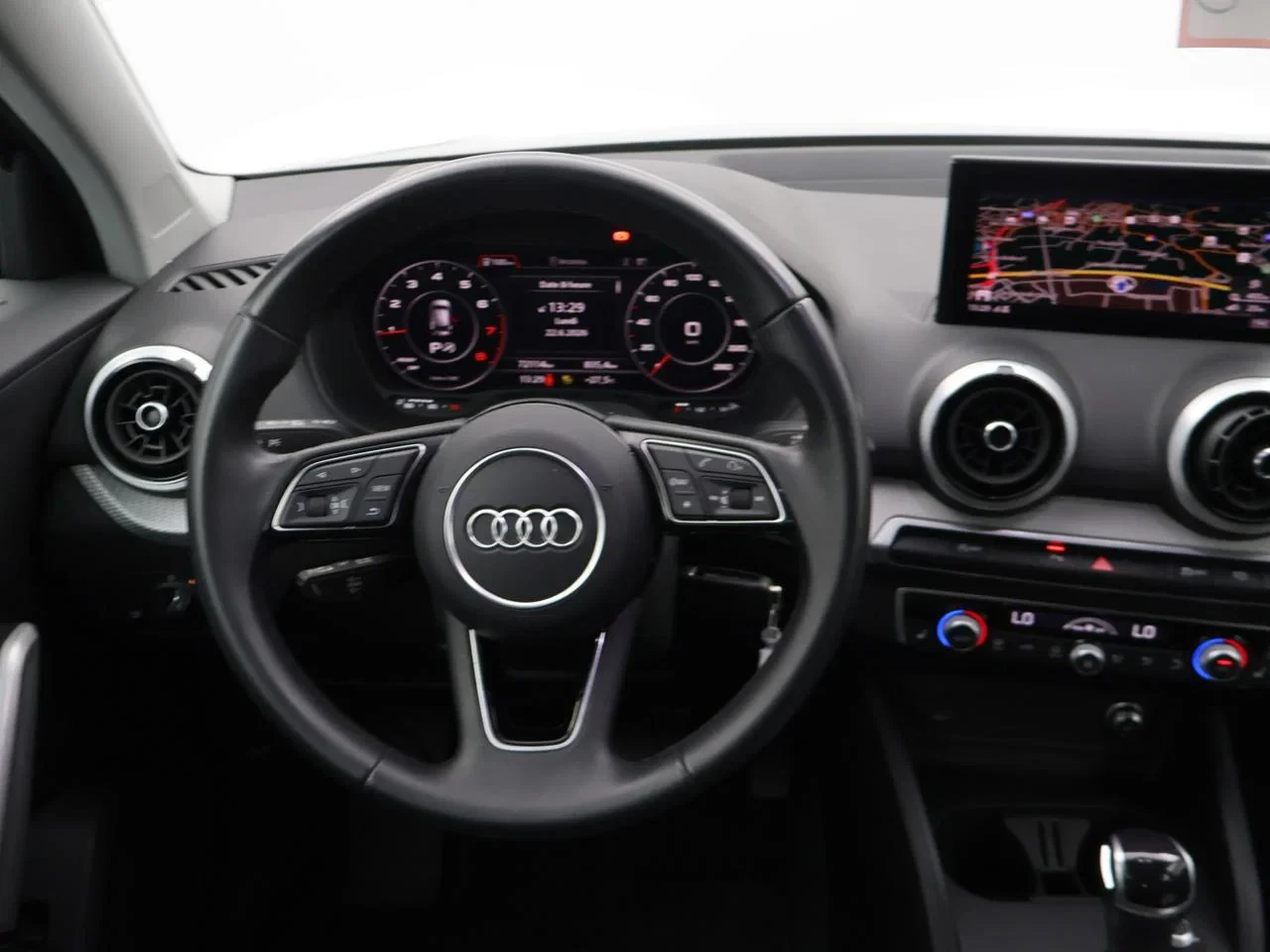 Audi Q2 Audi Q2 Business Edition Advanced 35TFSI 150PK *AUTOMAAT*LEDER*TREKHAAK*CRUISE*PDC*CAMERA*NAVI*VIRTUAL COCKPIT*...*