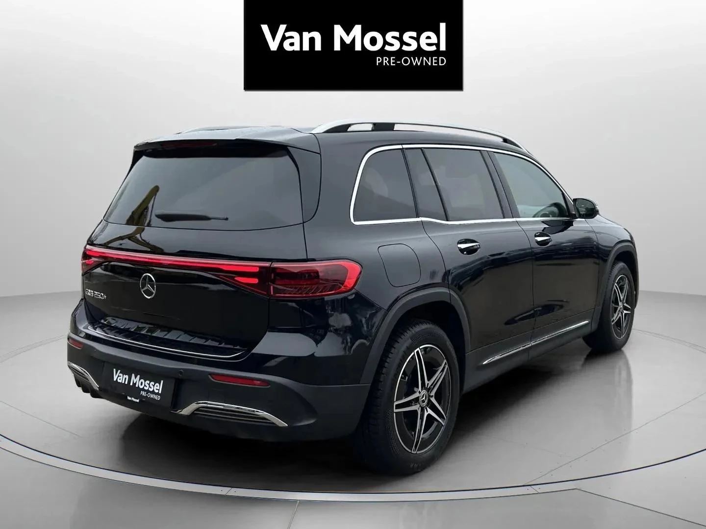 Mercedes-Benz-EQB-image-4