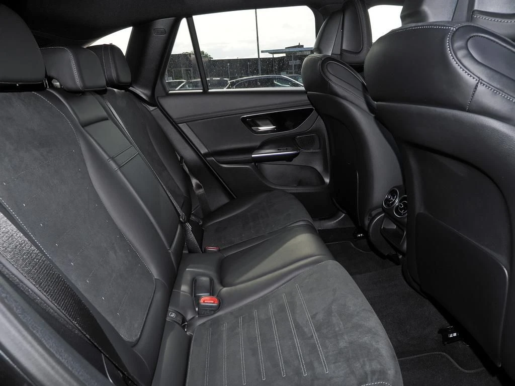 Mercedes-Benz-GLC 300 d-image-14