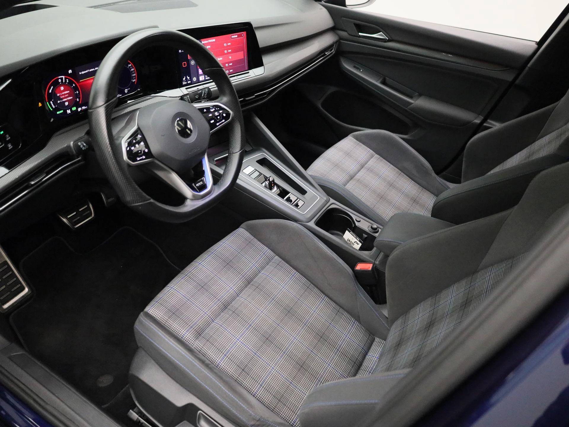 Volkswagen-Golf-image-16