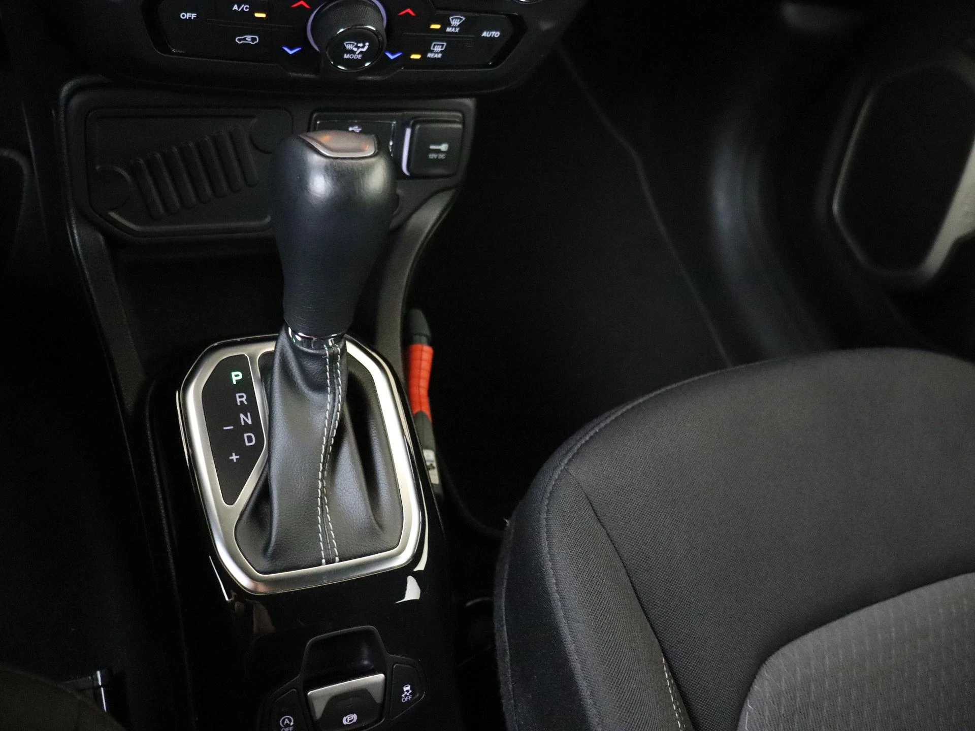 Jeep-Renegade-image-13