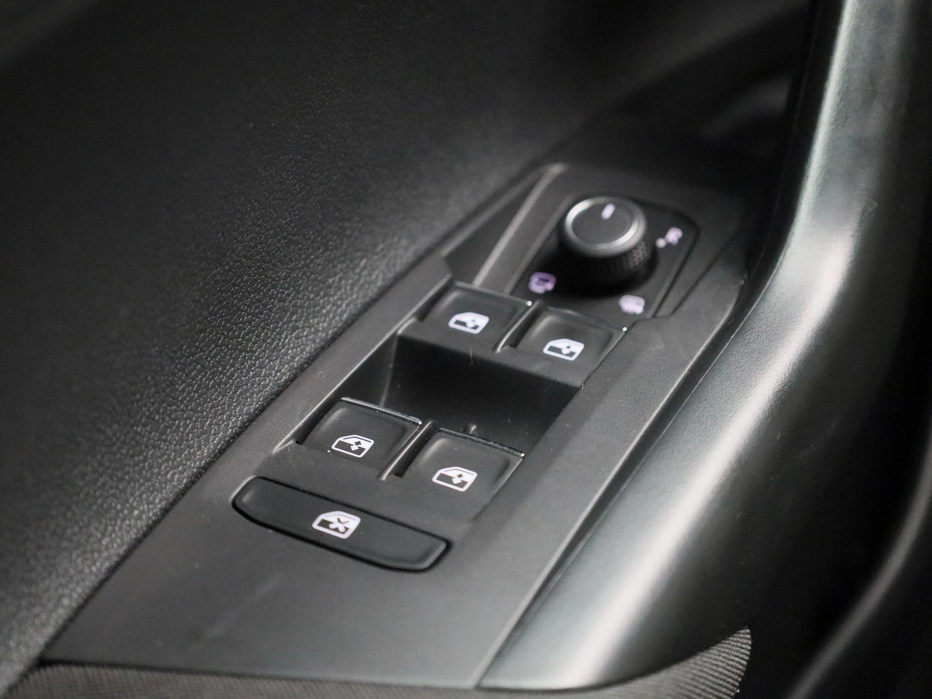 Volkswagen-Polo-image-26