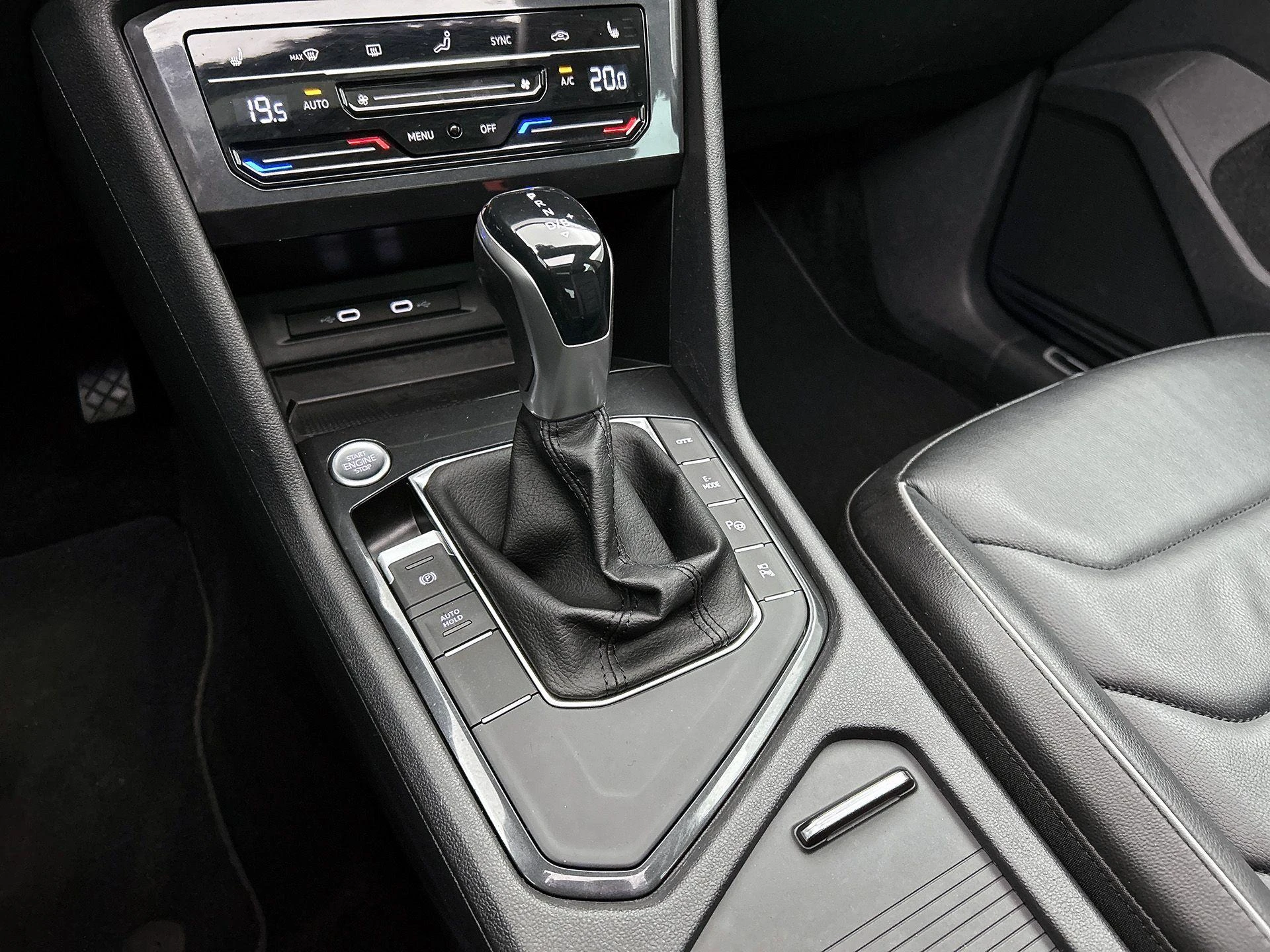 Volkswagen-Tiguan-image-25