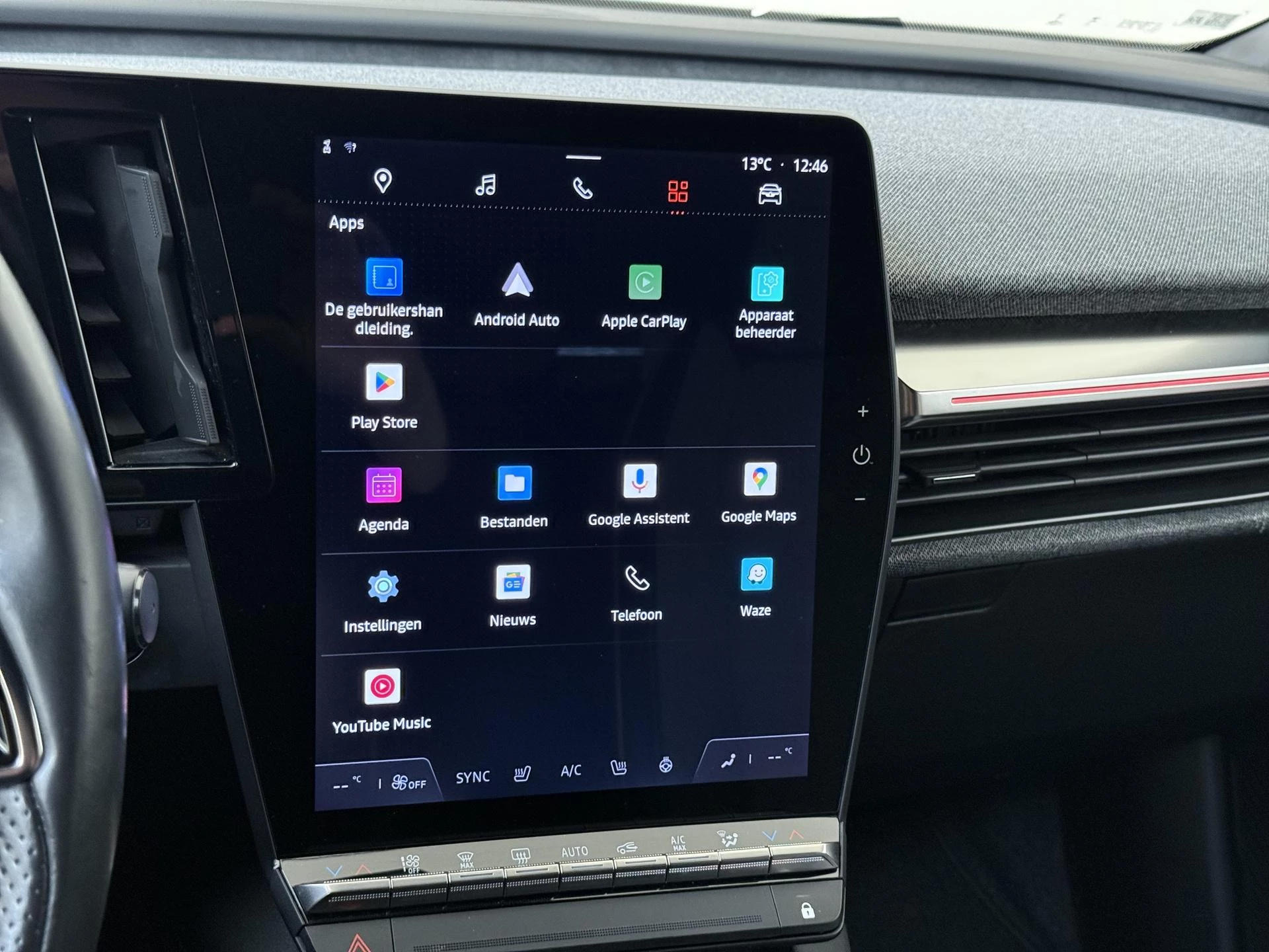 Renault-Megane E-Tech-image-15