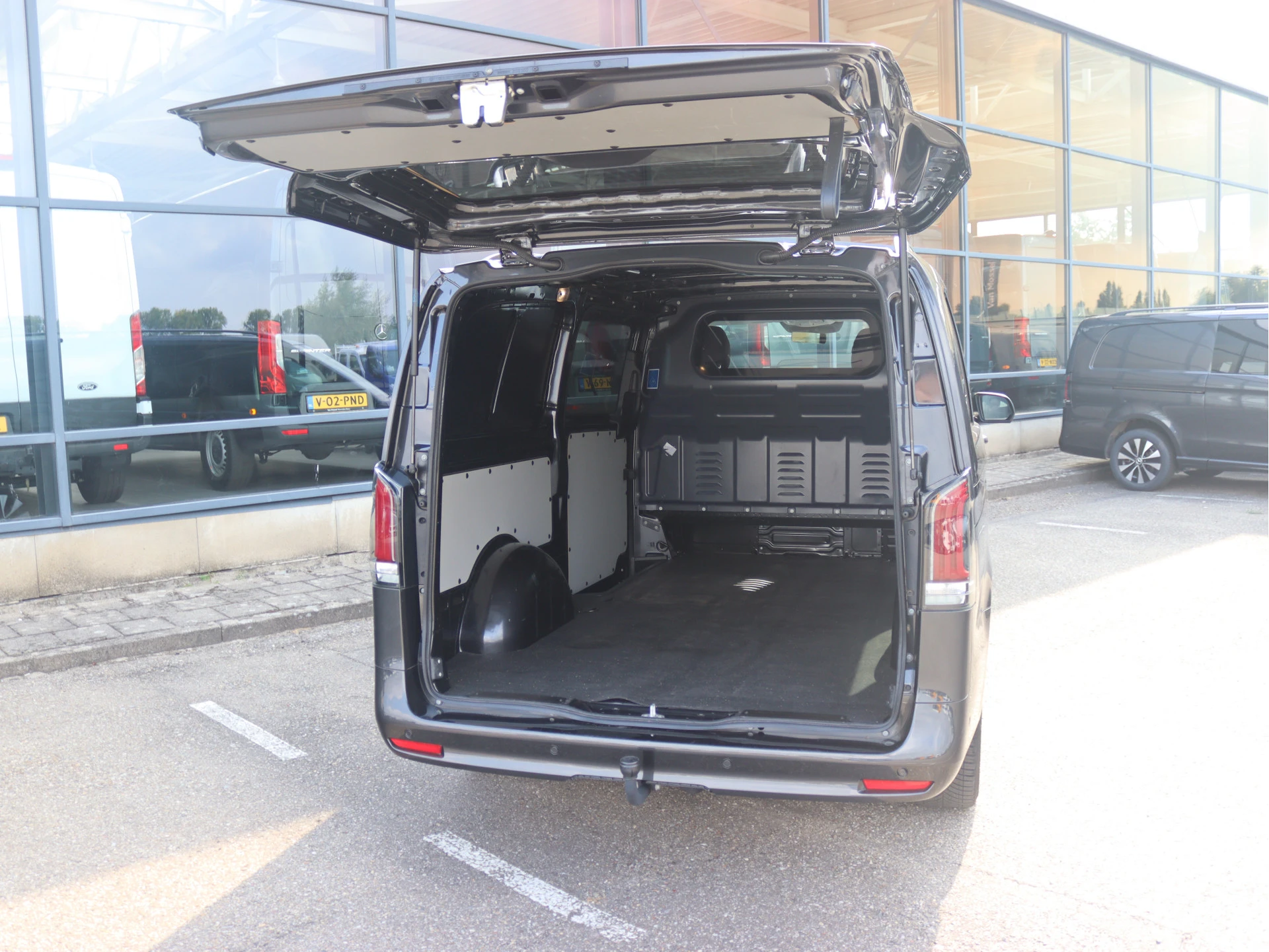 Mercedes-Benz-Vito-image-2