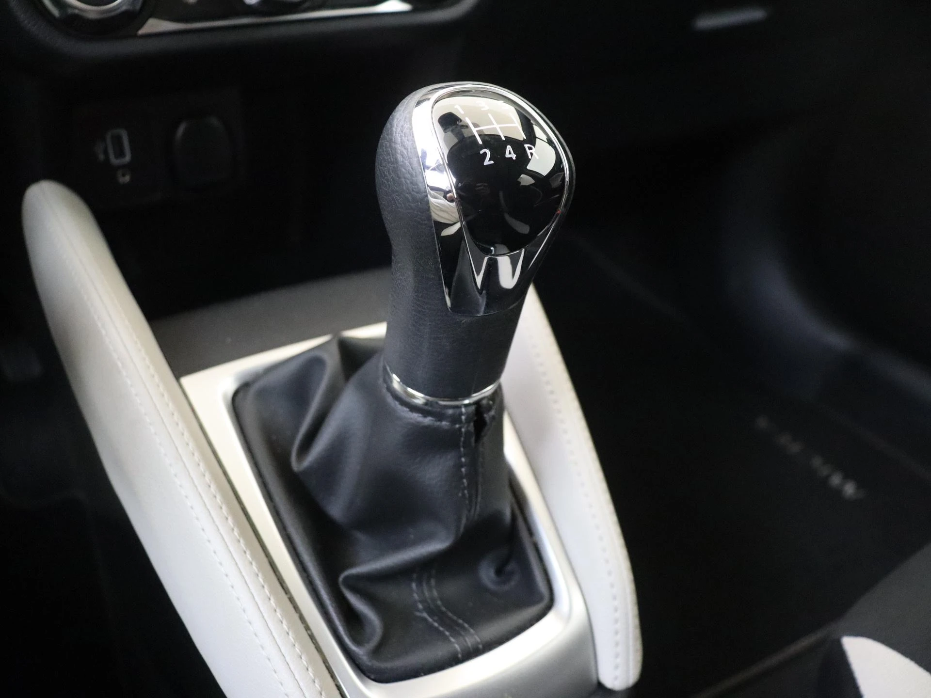 Nissan-Micra-image-13