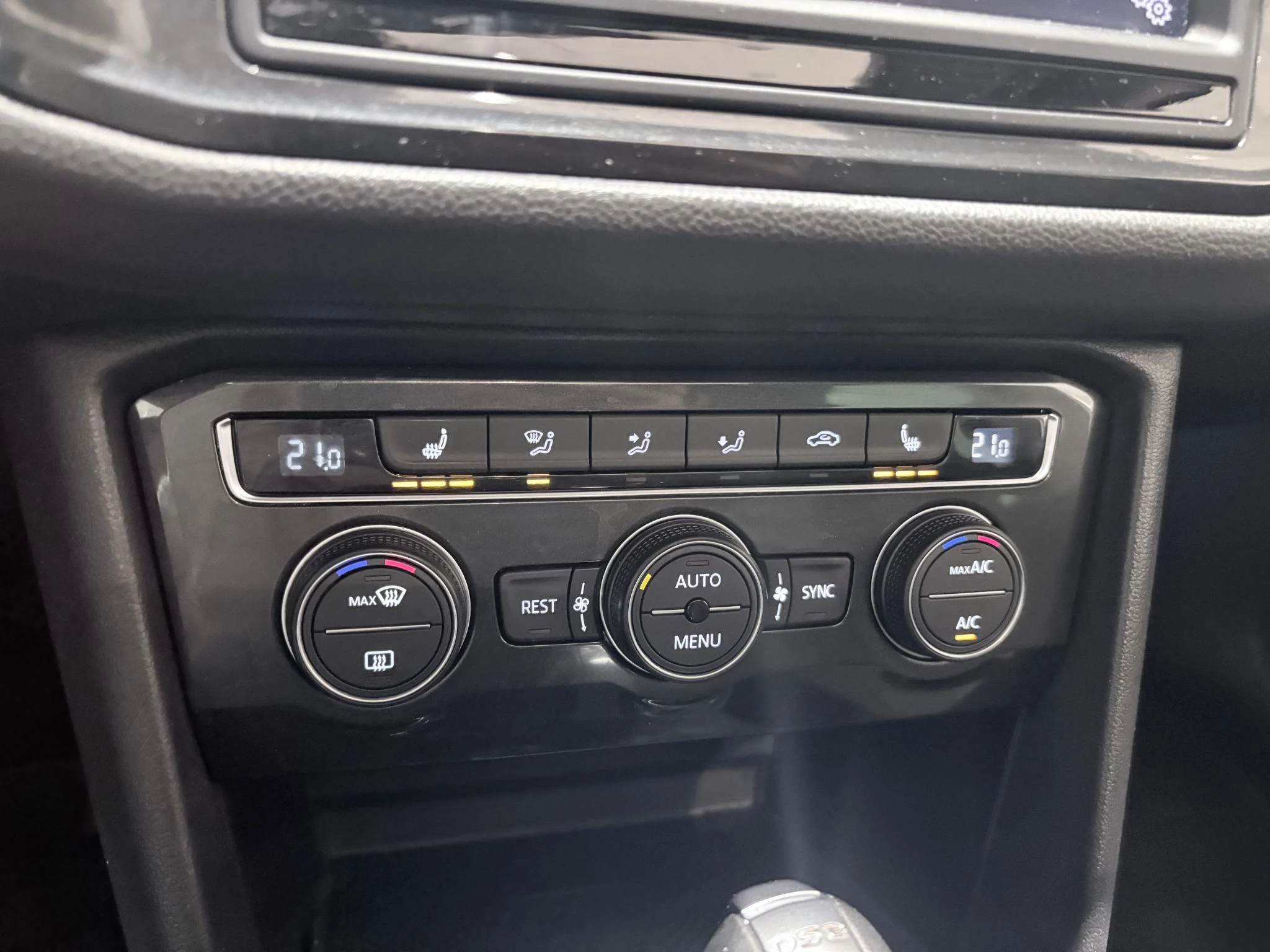 Volkswagen-Tiguan-image-28