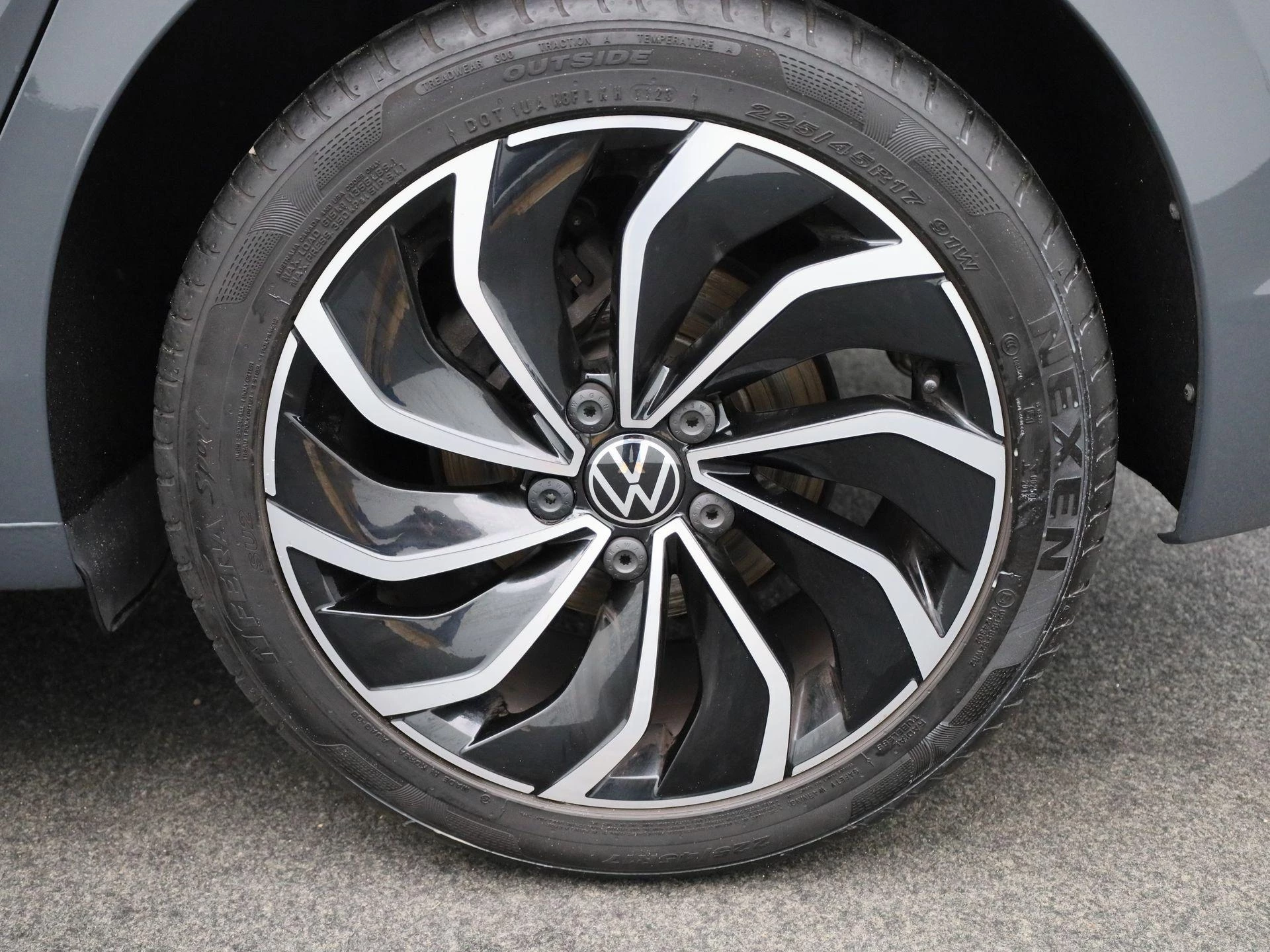 Volkswagen-Golf-image-14