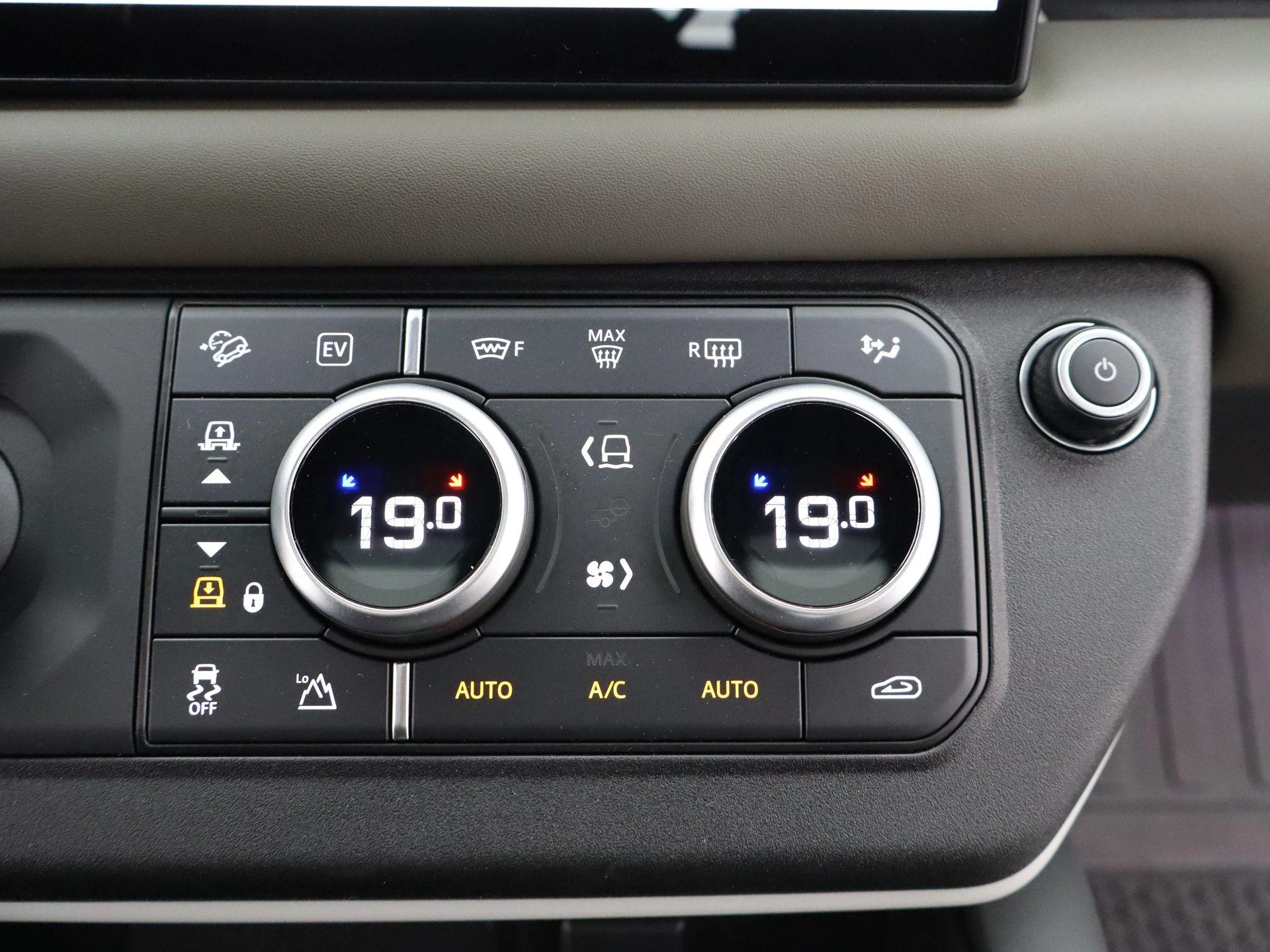 Land Rover-Defender-image-18