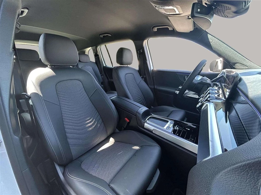 Mercedes-Benz-EQB-image-17
